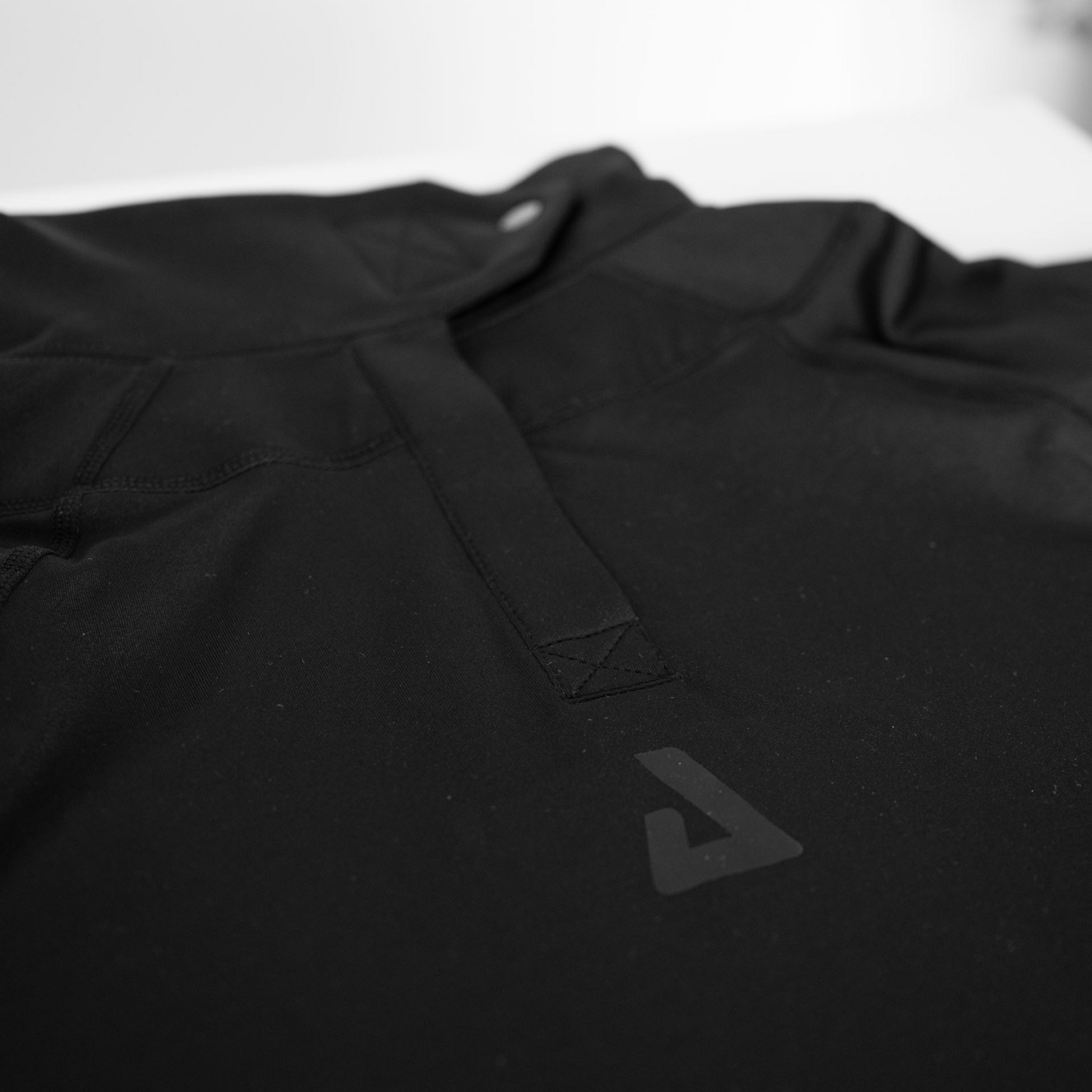 KOSA, Halsskyddströja Med Knapp I Nacken