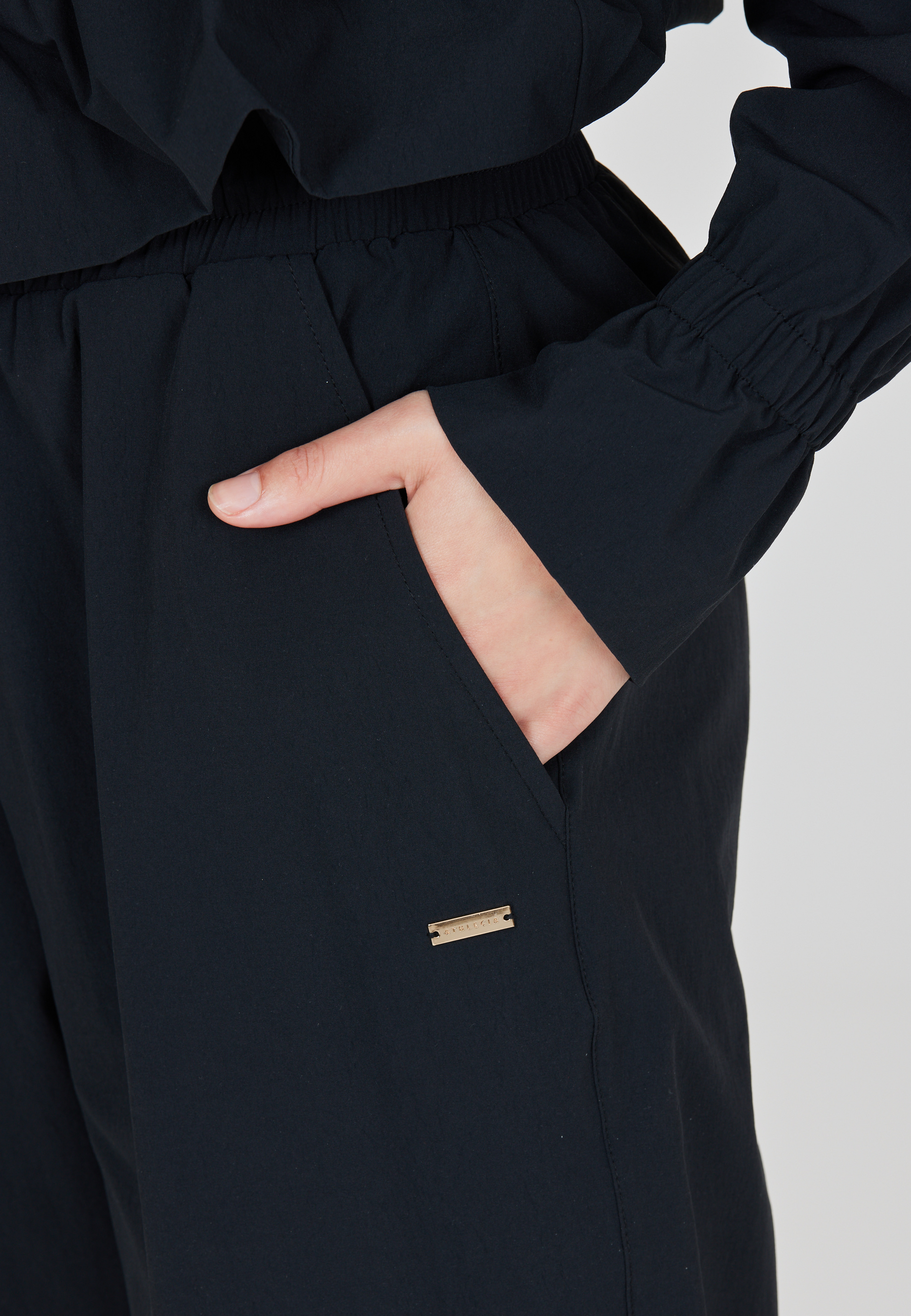 ATHLECIA, Hero Trousers