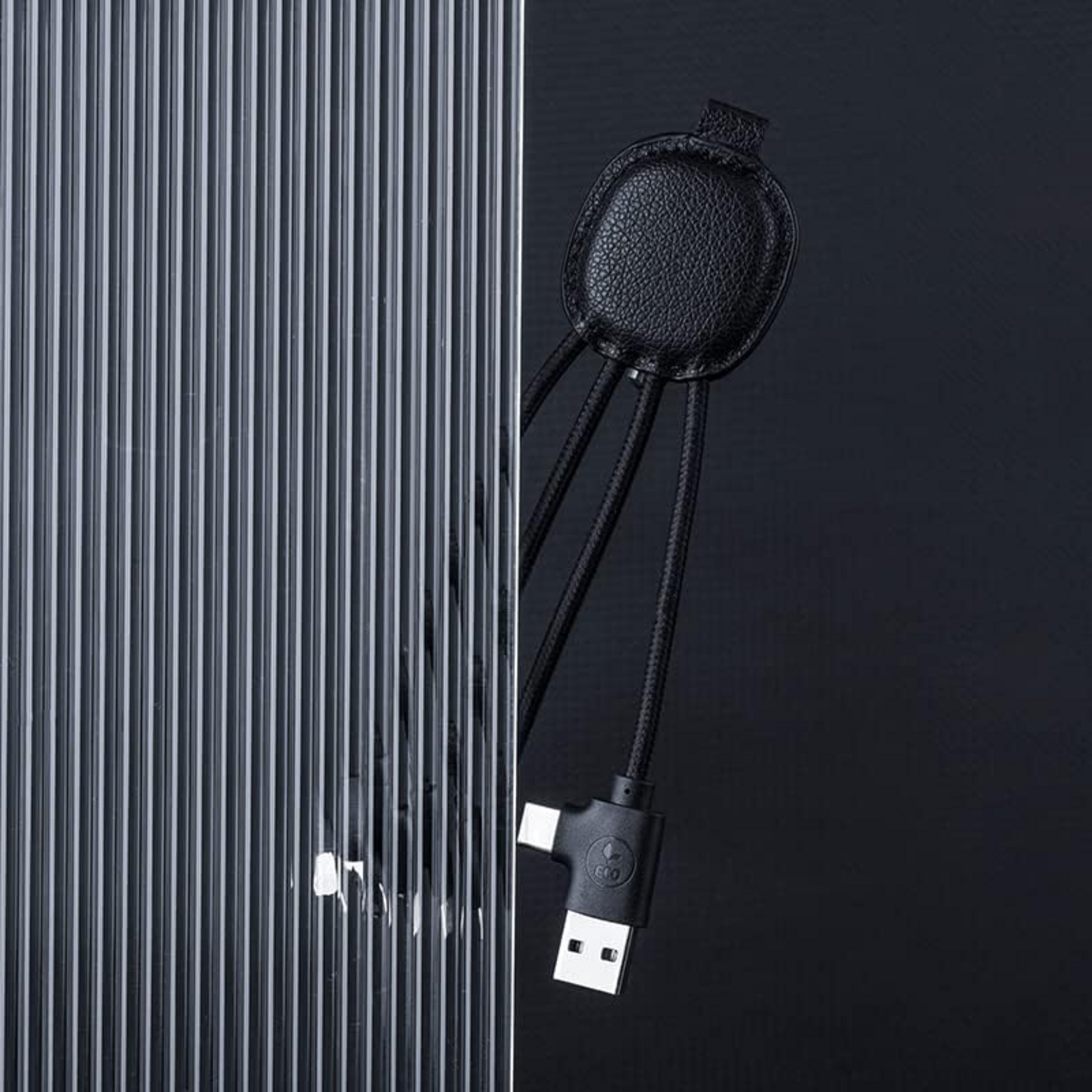 XOOPAR, Ine Smart Nfc-funktion - Svart I Återvunnet Läder - Multi Usb-kabel