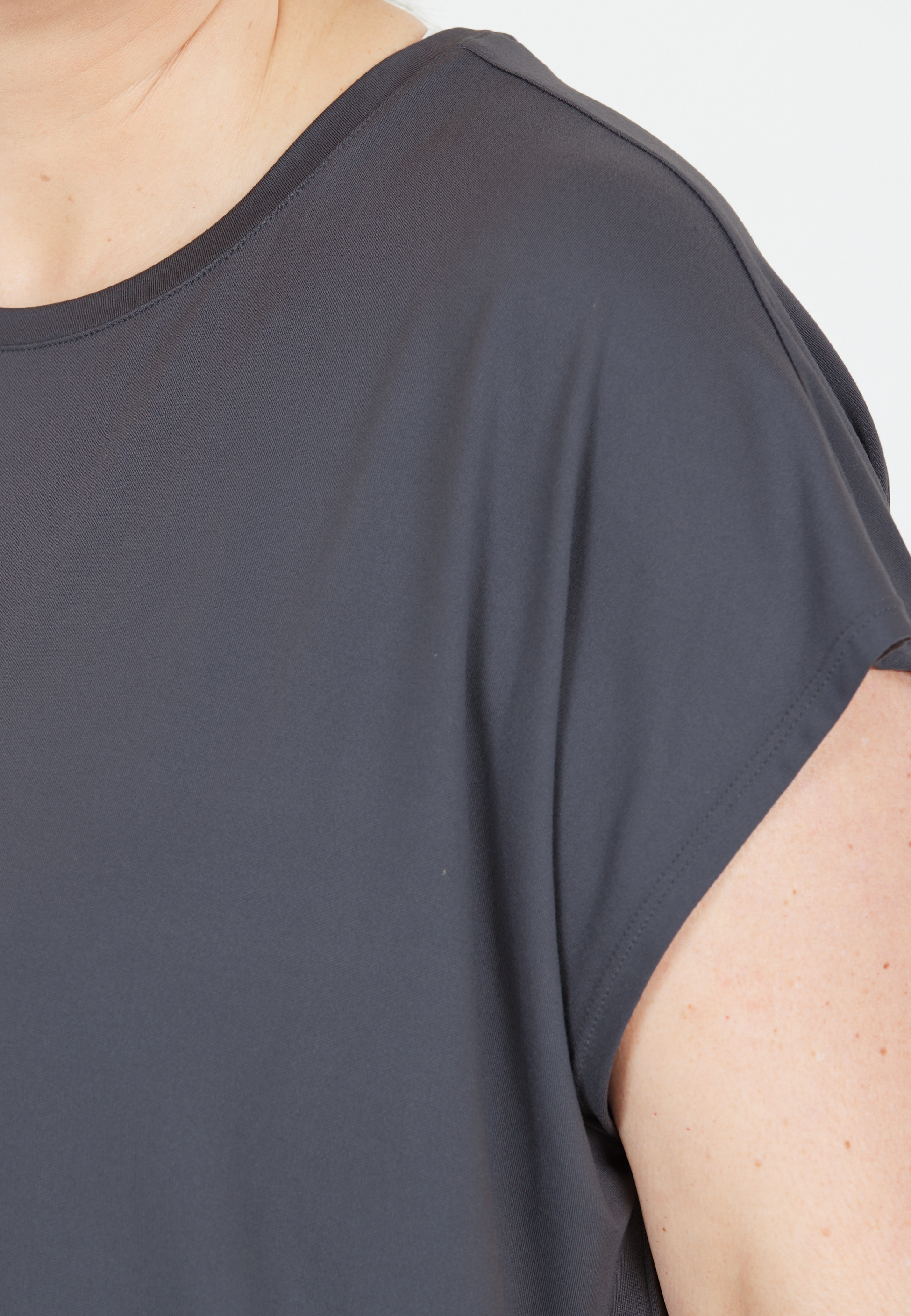 Q SPORTSWEAR, Jenirei T-shirt