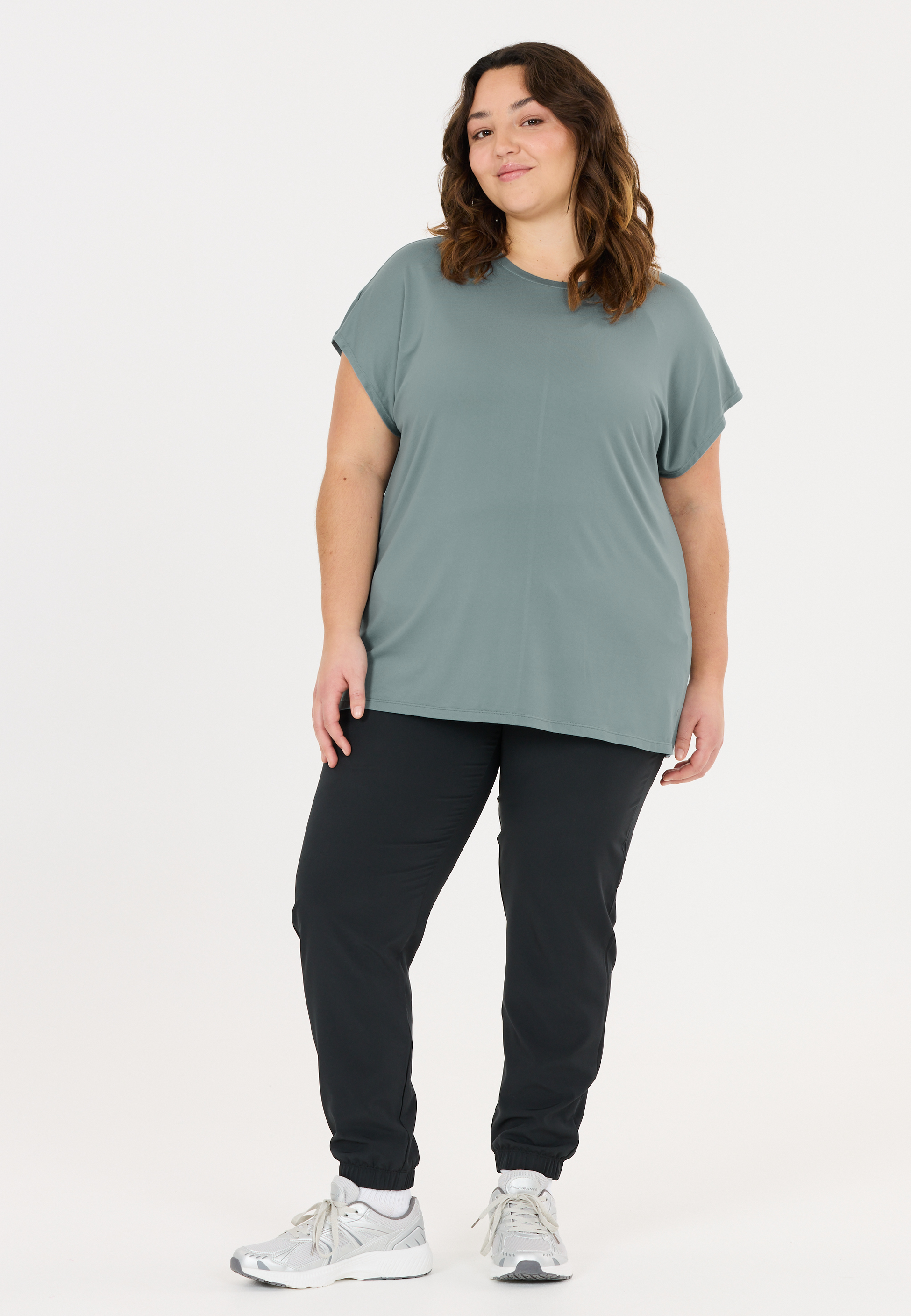 Q SPORTSWEAR, Jenirei
