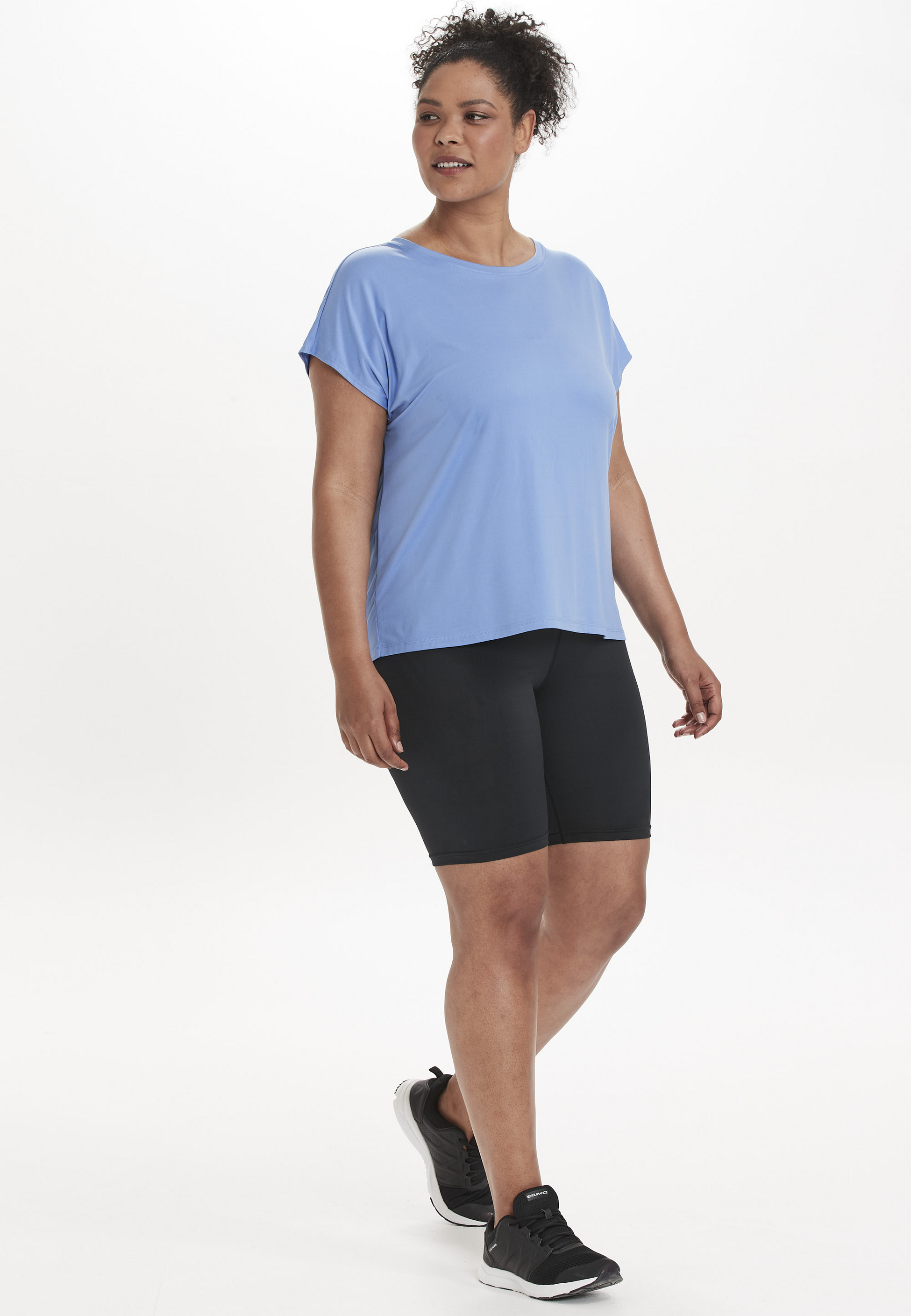 Q SPORTSWEAR, Jenirei