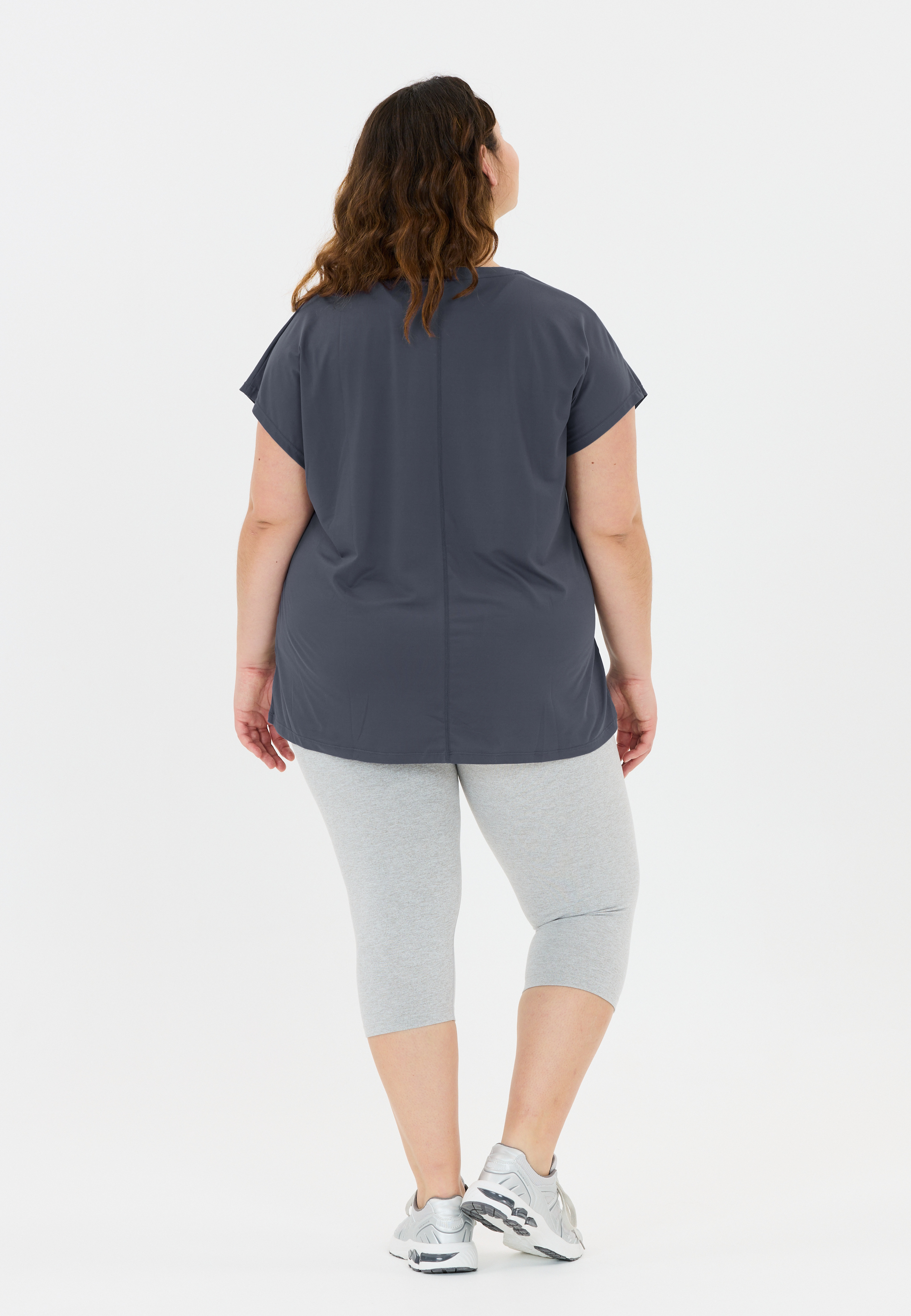 Q SPORTSWEAR, Jenirei