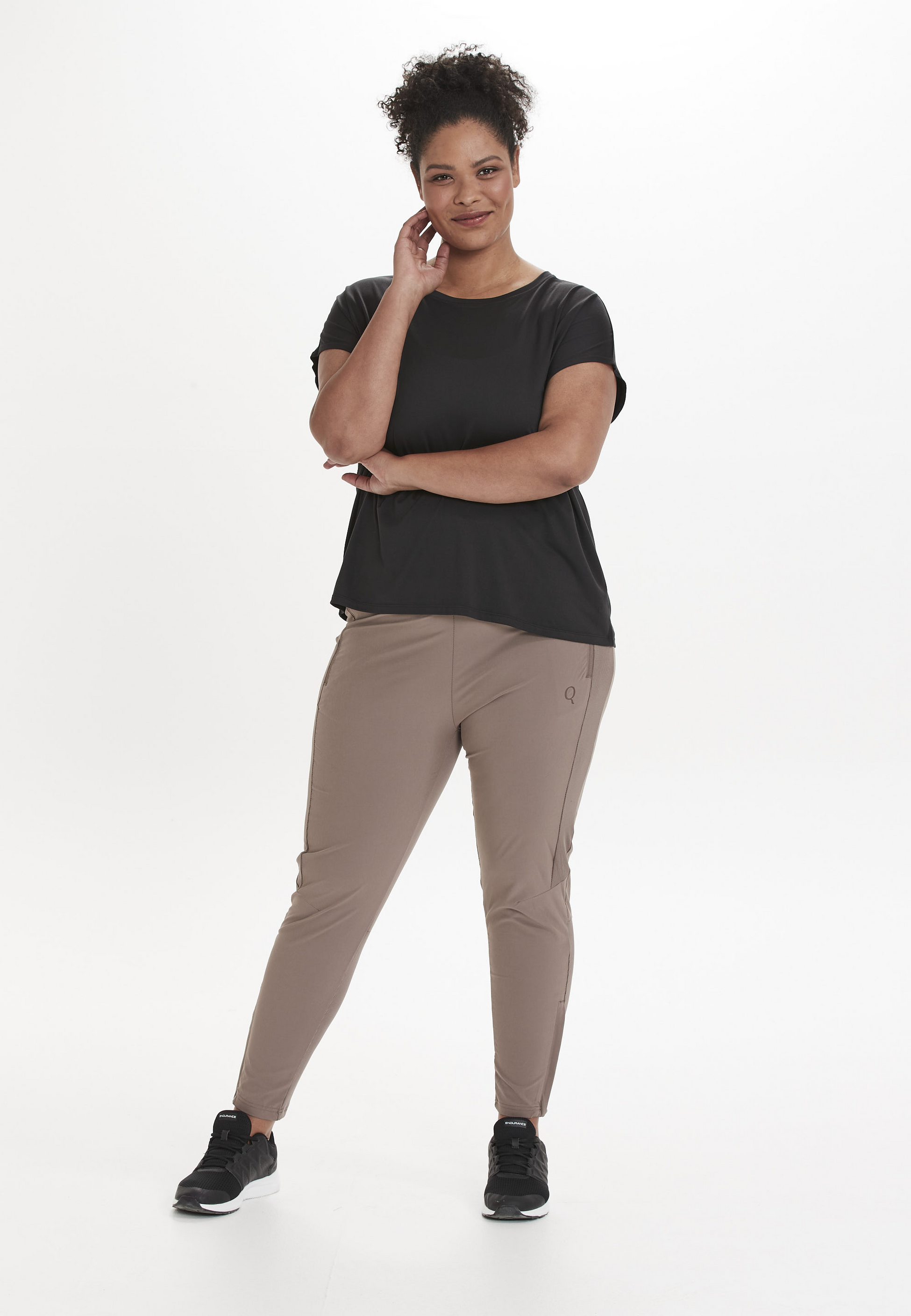 Q SPORTSWEAR, Jenirei