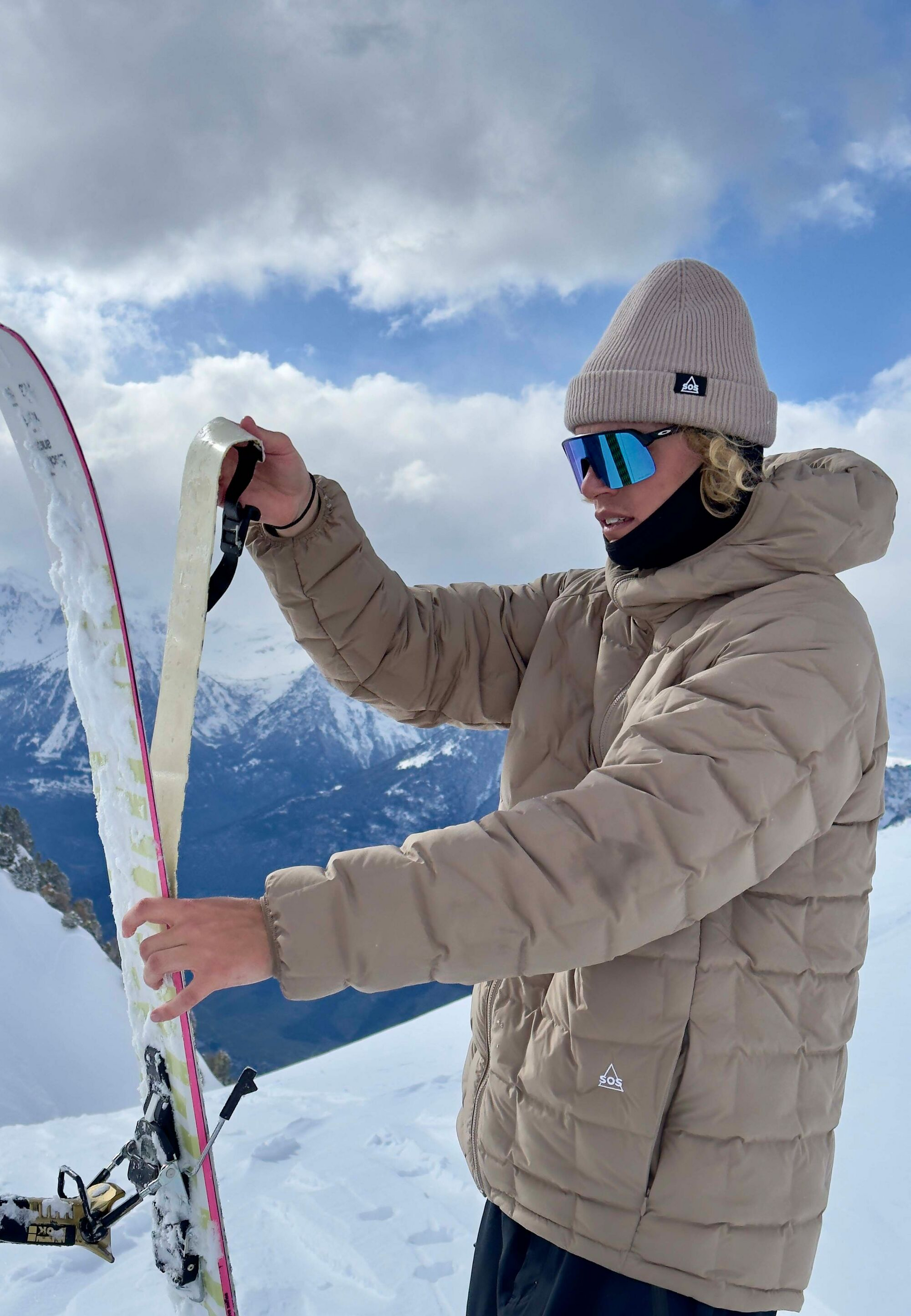 SOS, Kicking Horse Down Jacket