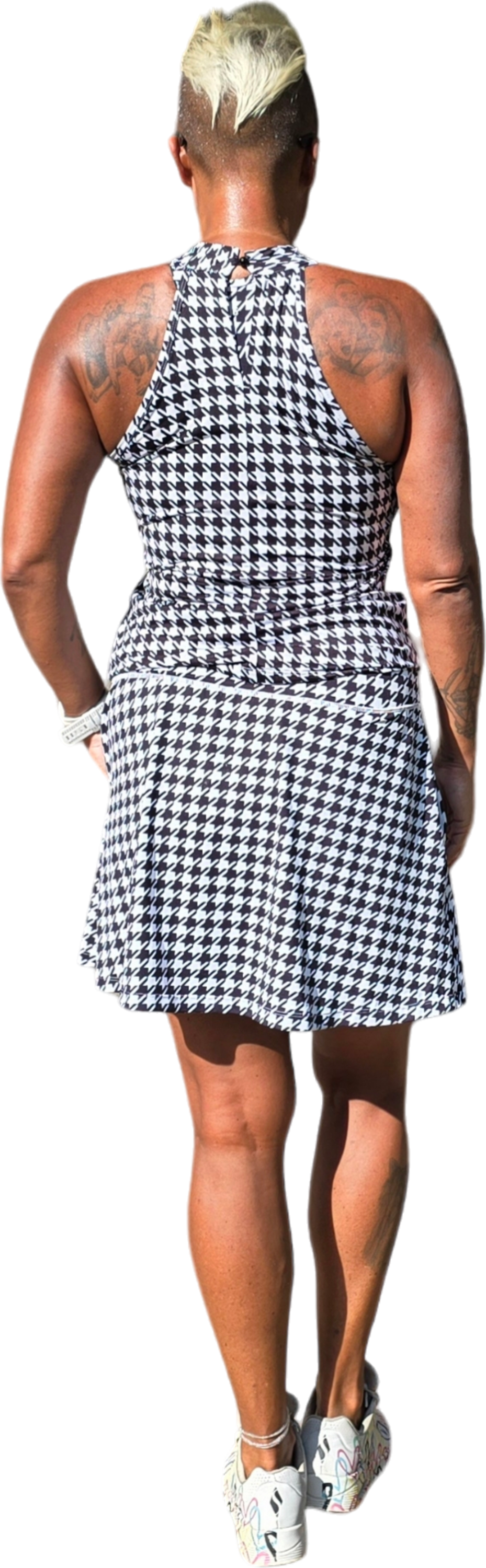 SHE DID, Linne Hundtand