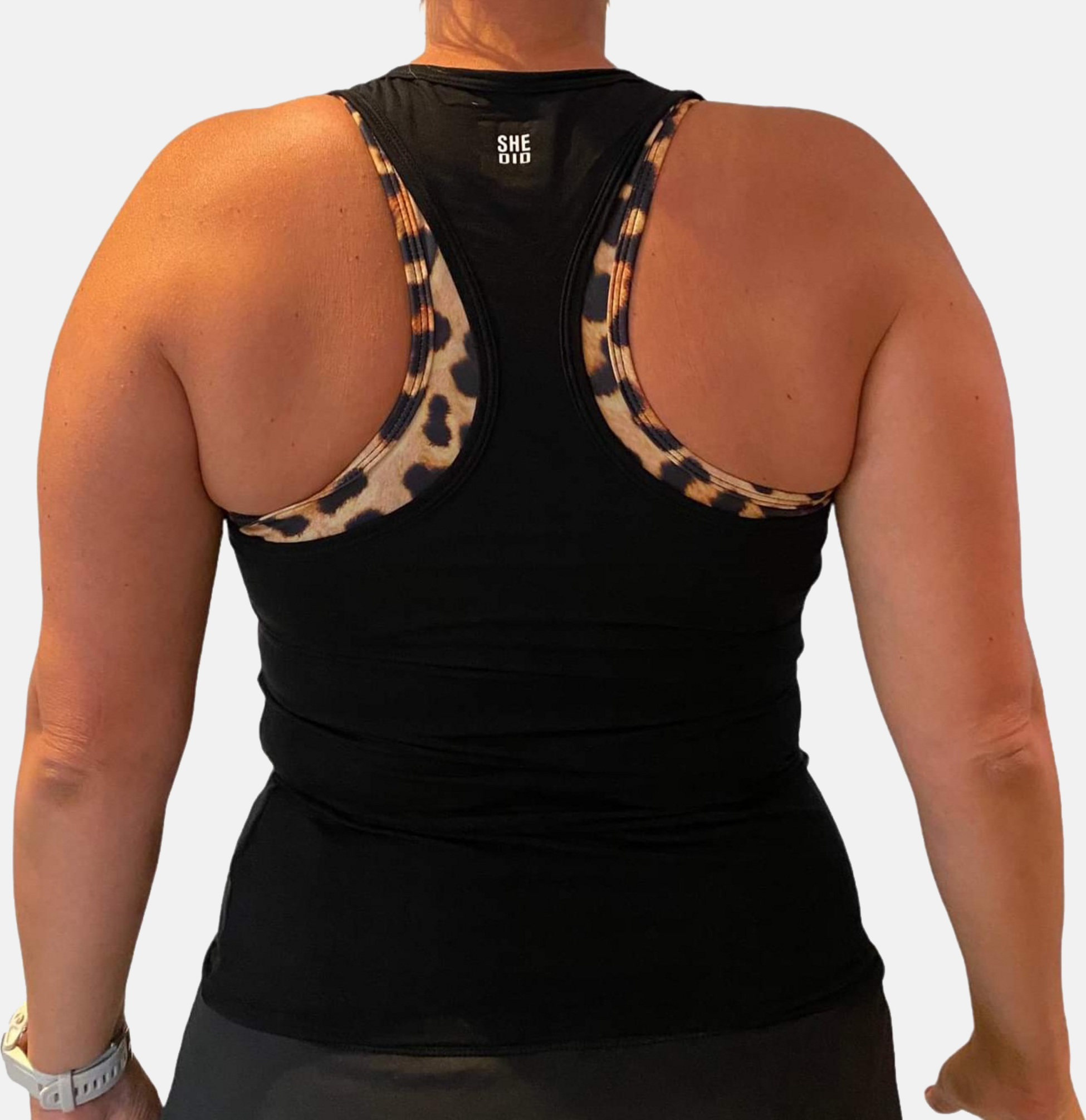 SHE DID, Linne Svart