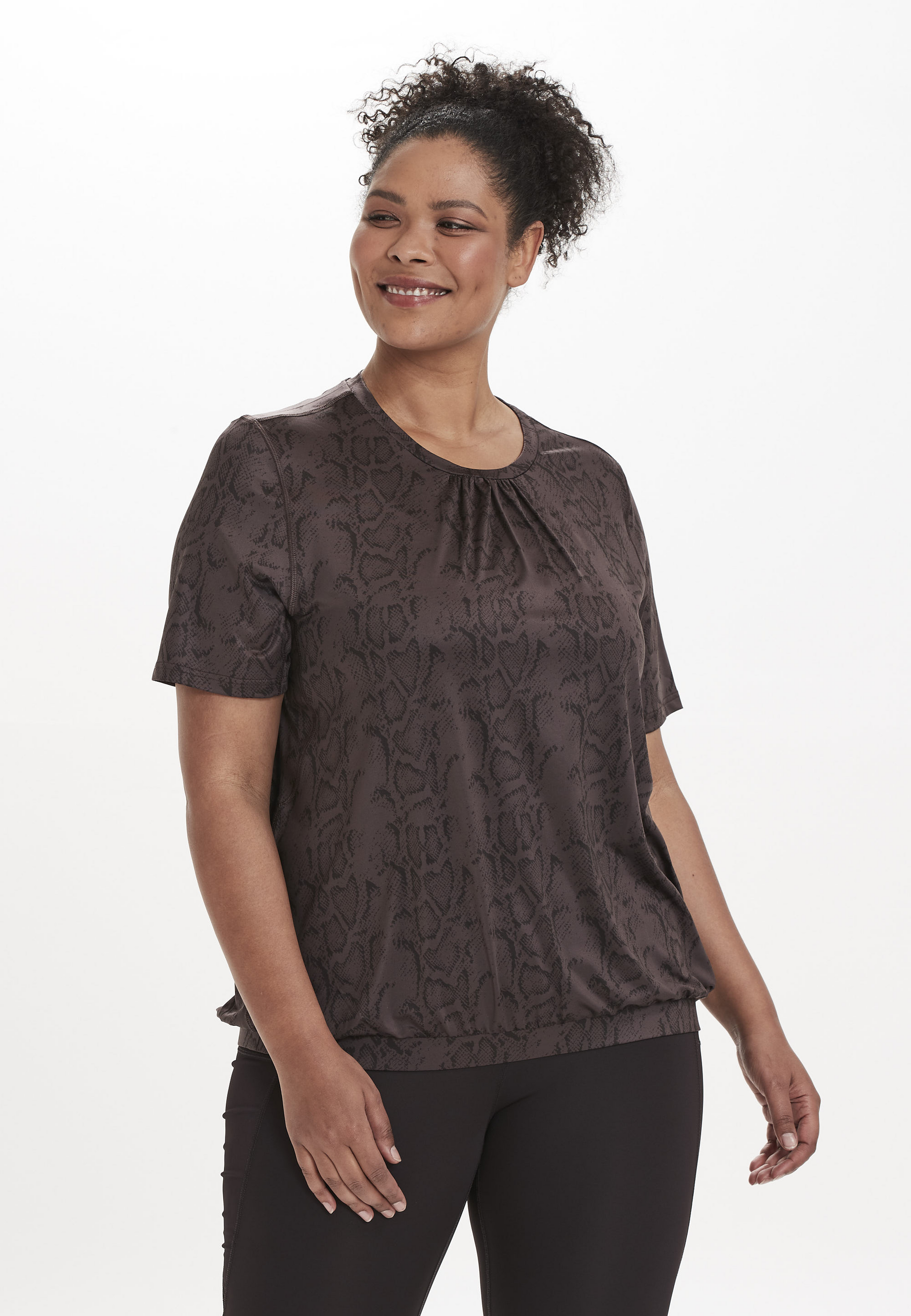 Q SPORTSWEAR, Liyeer T-shirt