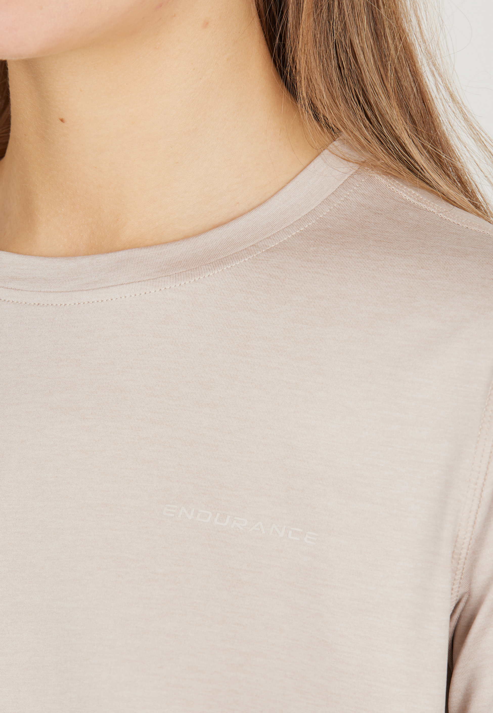 ENDURANCE, Maje T-shirt