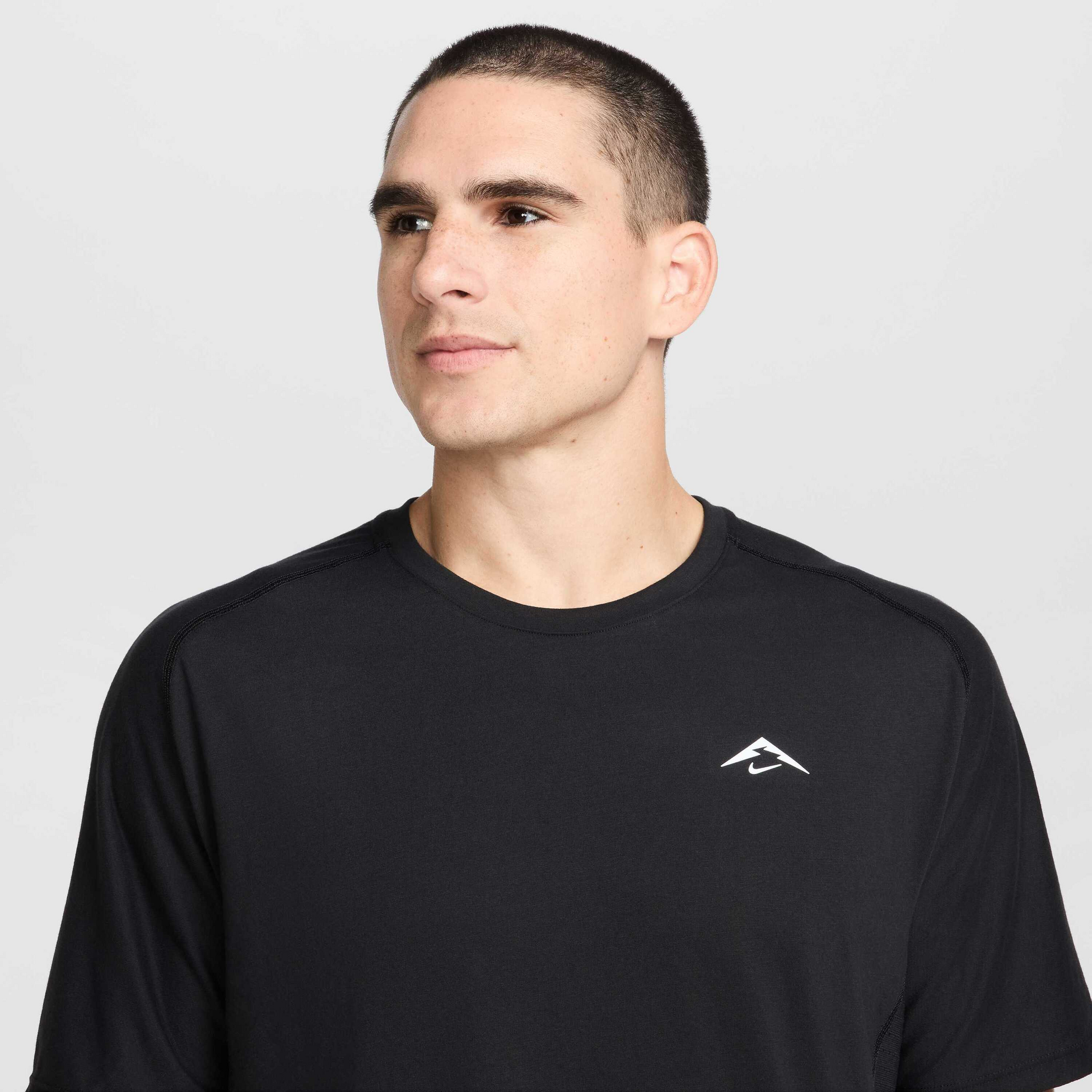 NIKE, Men's Dri-fit Adv Short-sleeve Running Top Trail Solar Chase