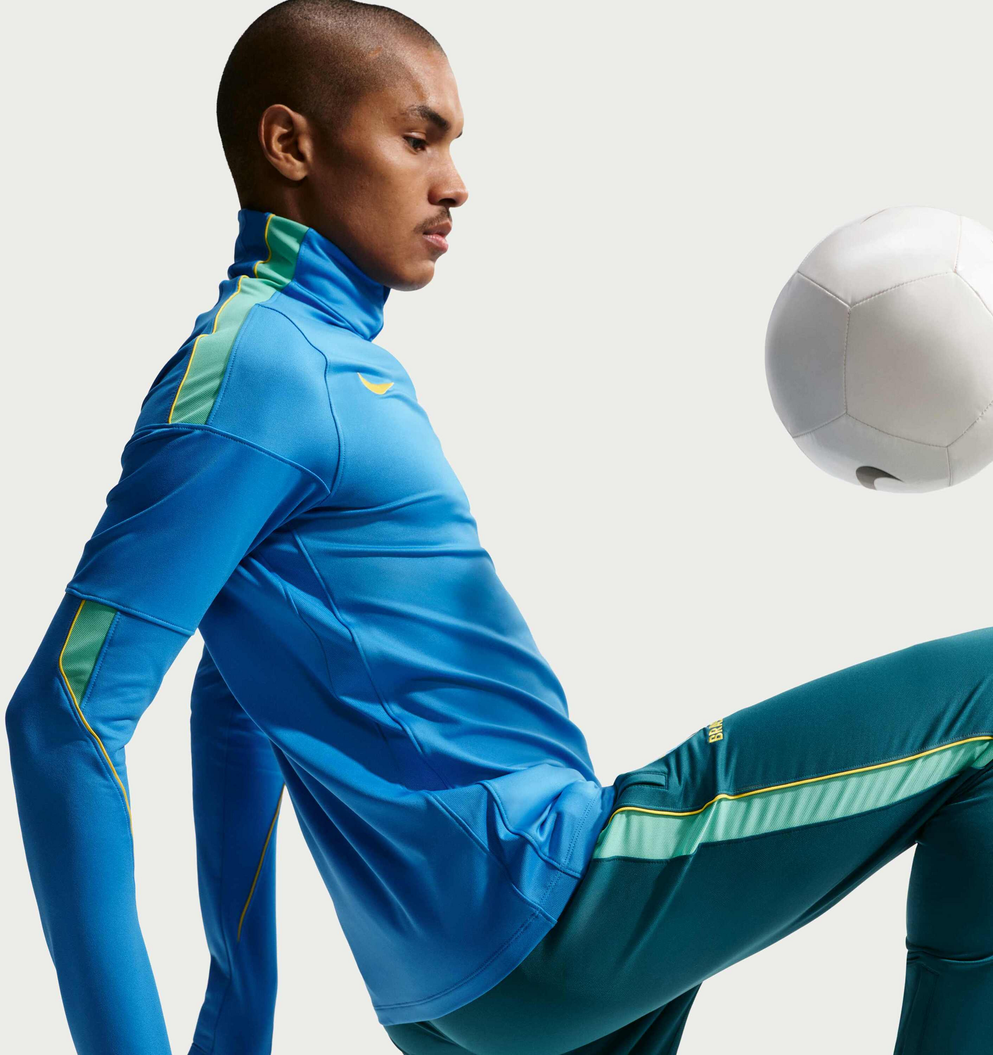 NIKE, Men's Dri-fit Football Drill Top Brazil Strike