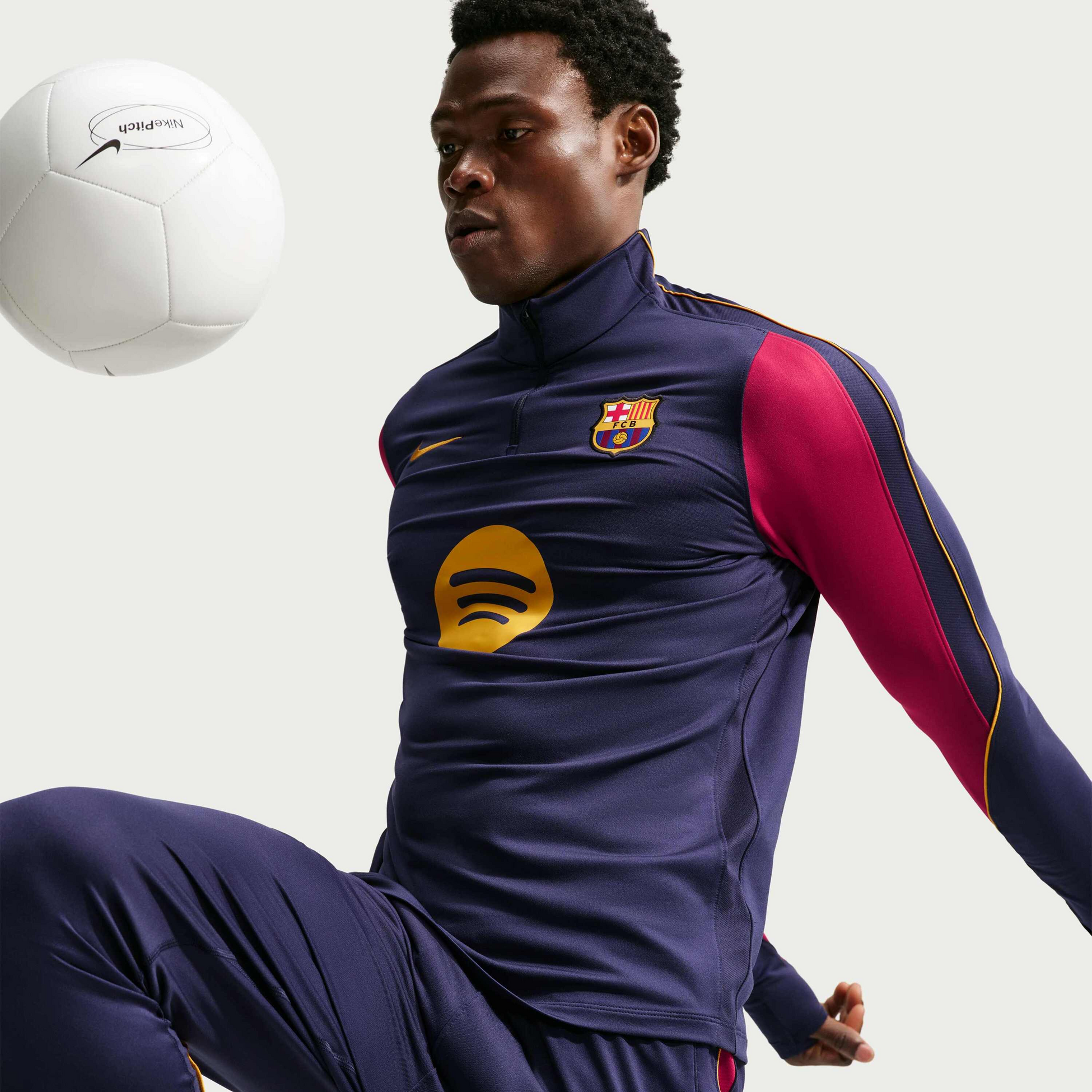 NIKE, Men's Dri-fit Football Knit Drill Top F.c. Barcelona Strike