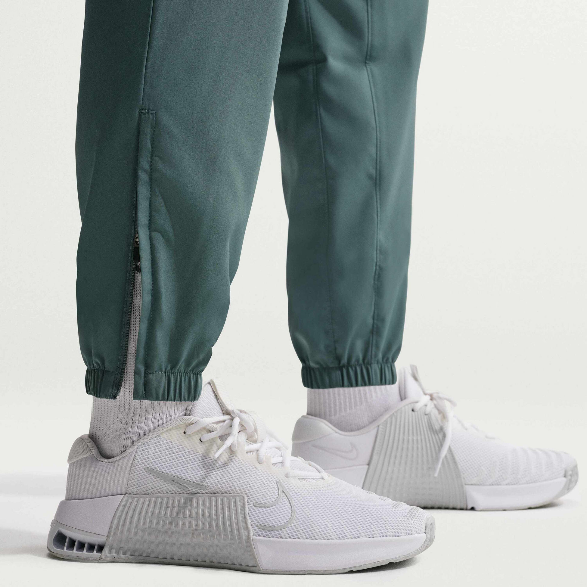 NIKE, Men's Dri-fit Tapered Versatile Trousers Form