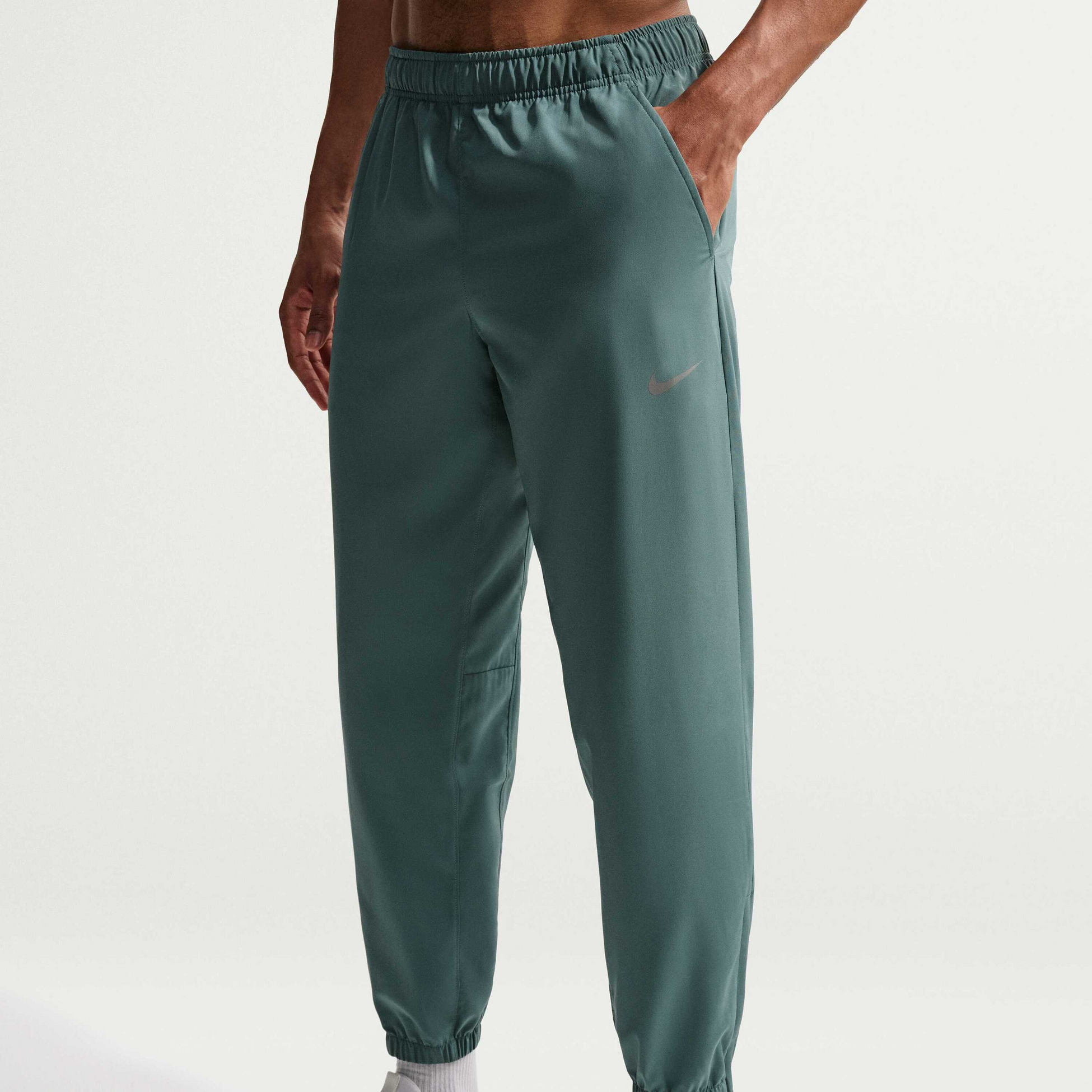 NIKE, Men's Dri-fit Tapered Versatile Trousers Form