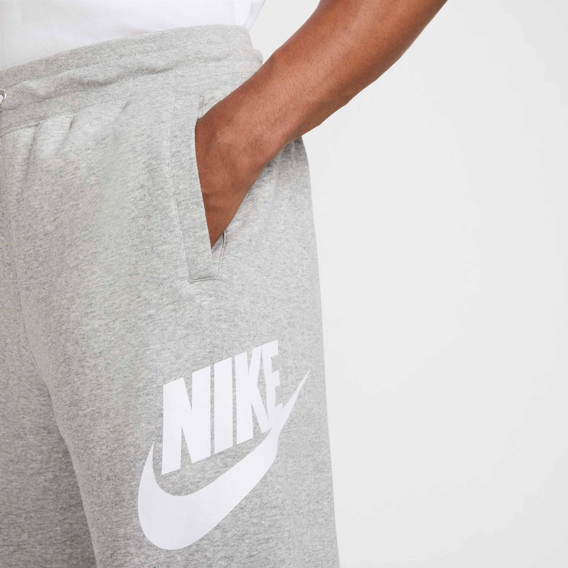 NIKE, Men's French Terry Alumni Shorts Club