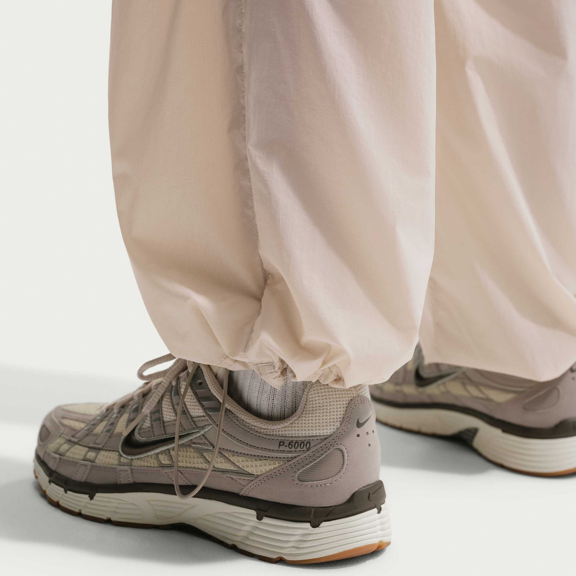 NIKE, Men's Lightweight Uv Trousers Windrunner
