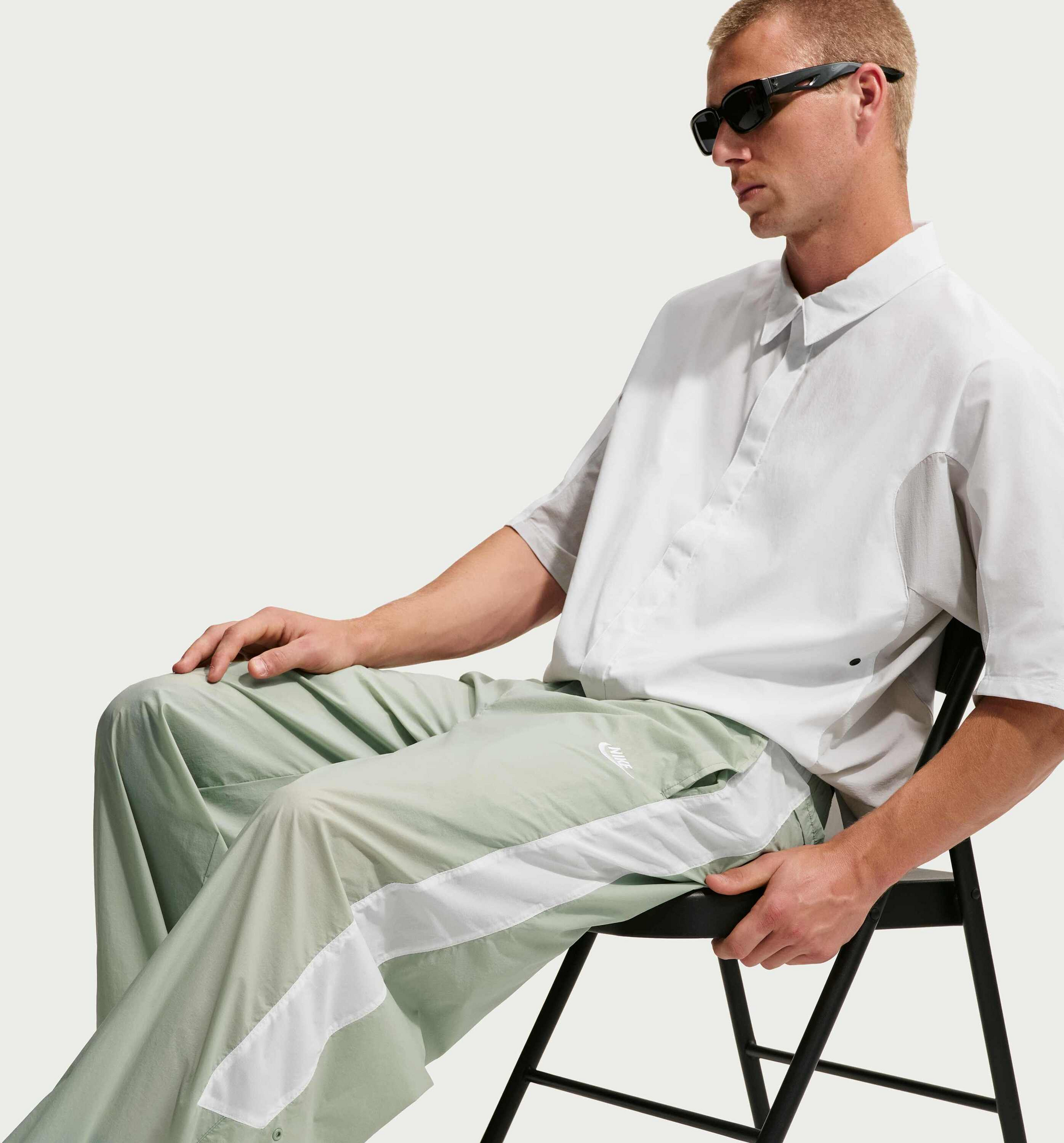 NIKE, Men's Lightweight Uv Trousers Windrunner