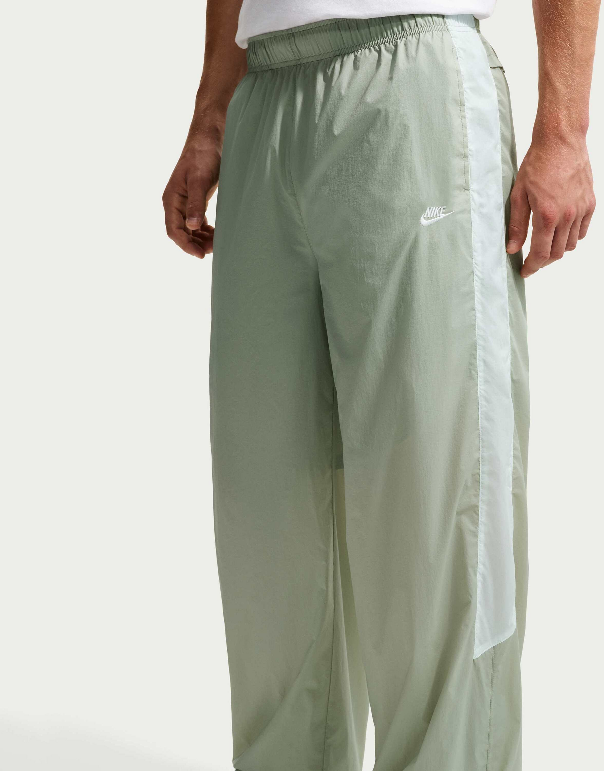 NIKE, Men's Lightweight Uv Trousers Windrunner