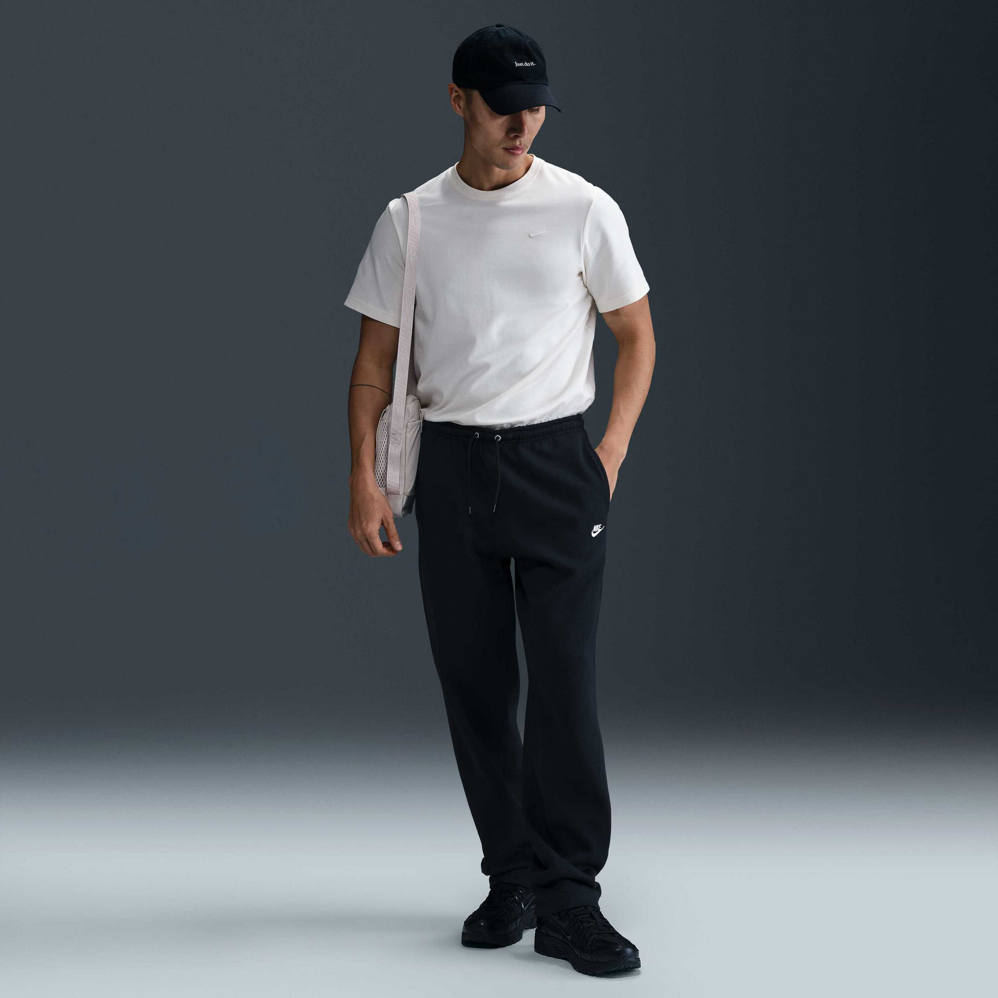 NIKE, Men's Open-hem Fleece Trousers Club