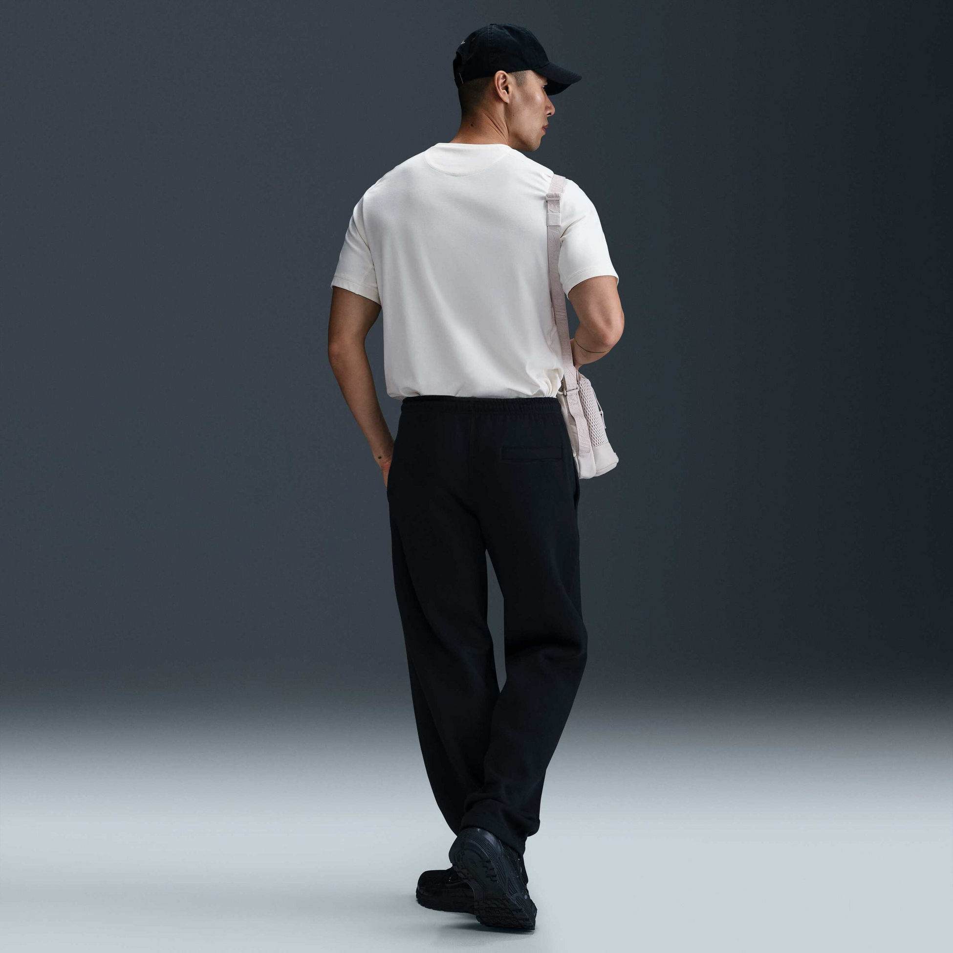 NIKE, Men's Open-hem Fleece Trousers Club