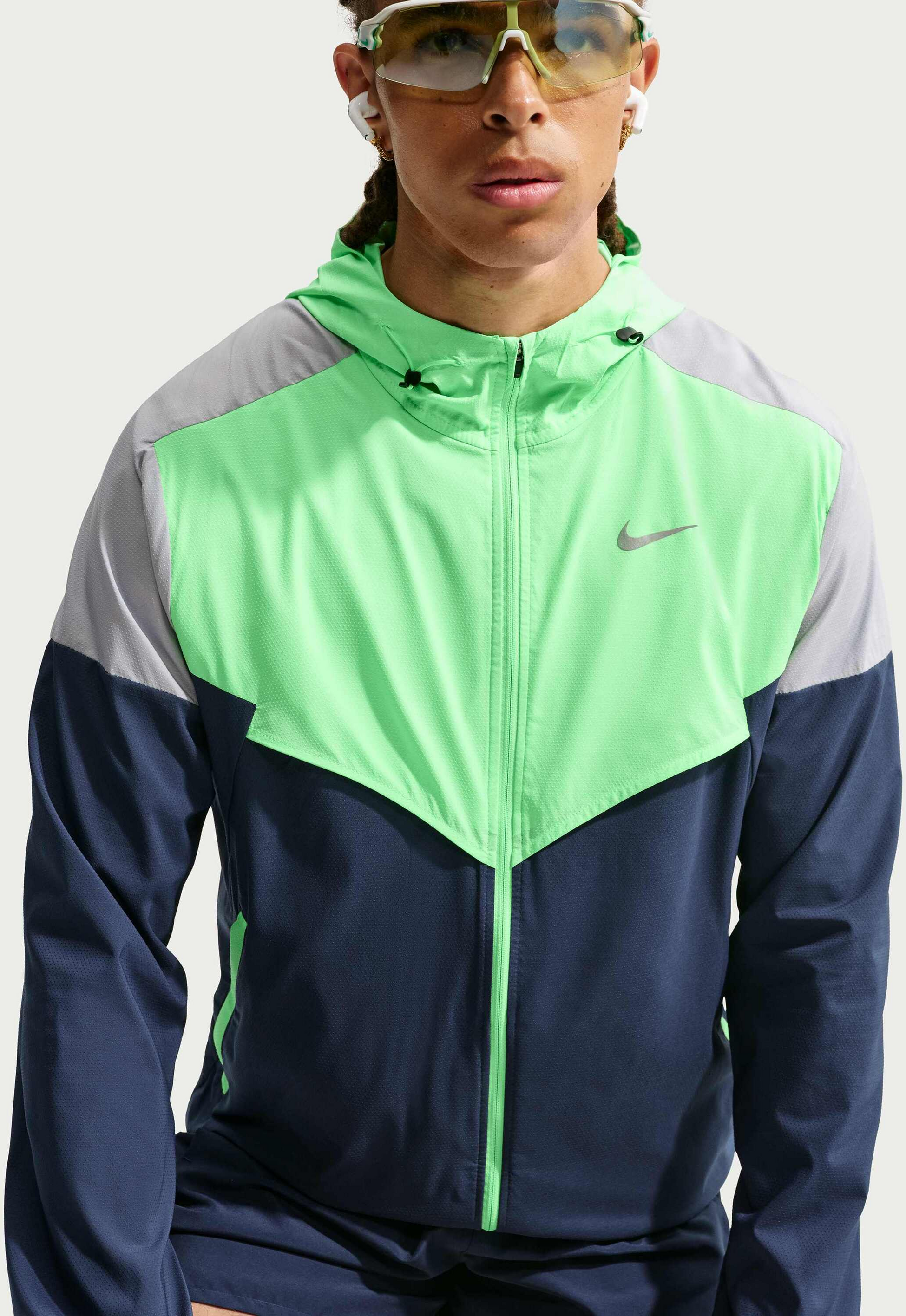 NIKE, Men's Running Jacket Impossibly Light Windrunner
