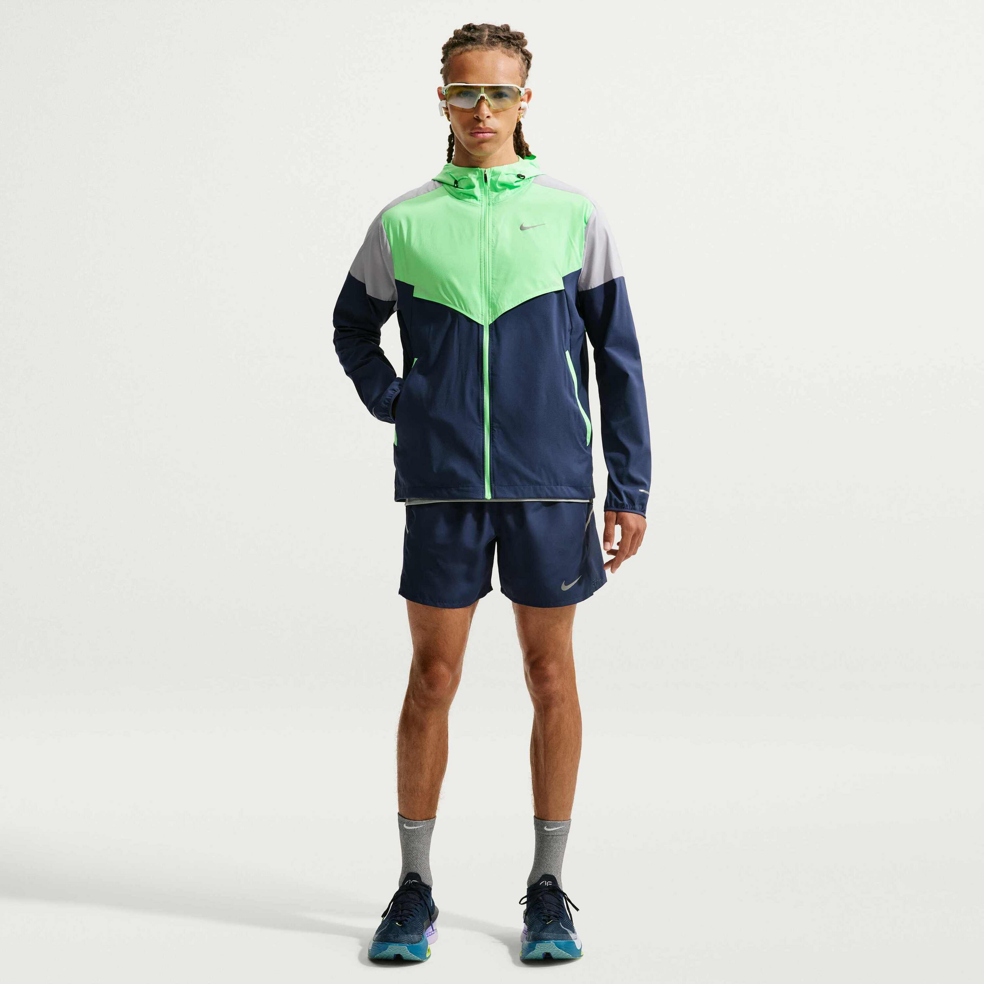 NIKE, Men's Running Jacket Impossibly Light Windrunner