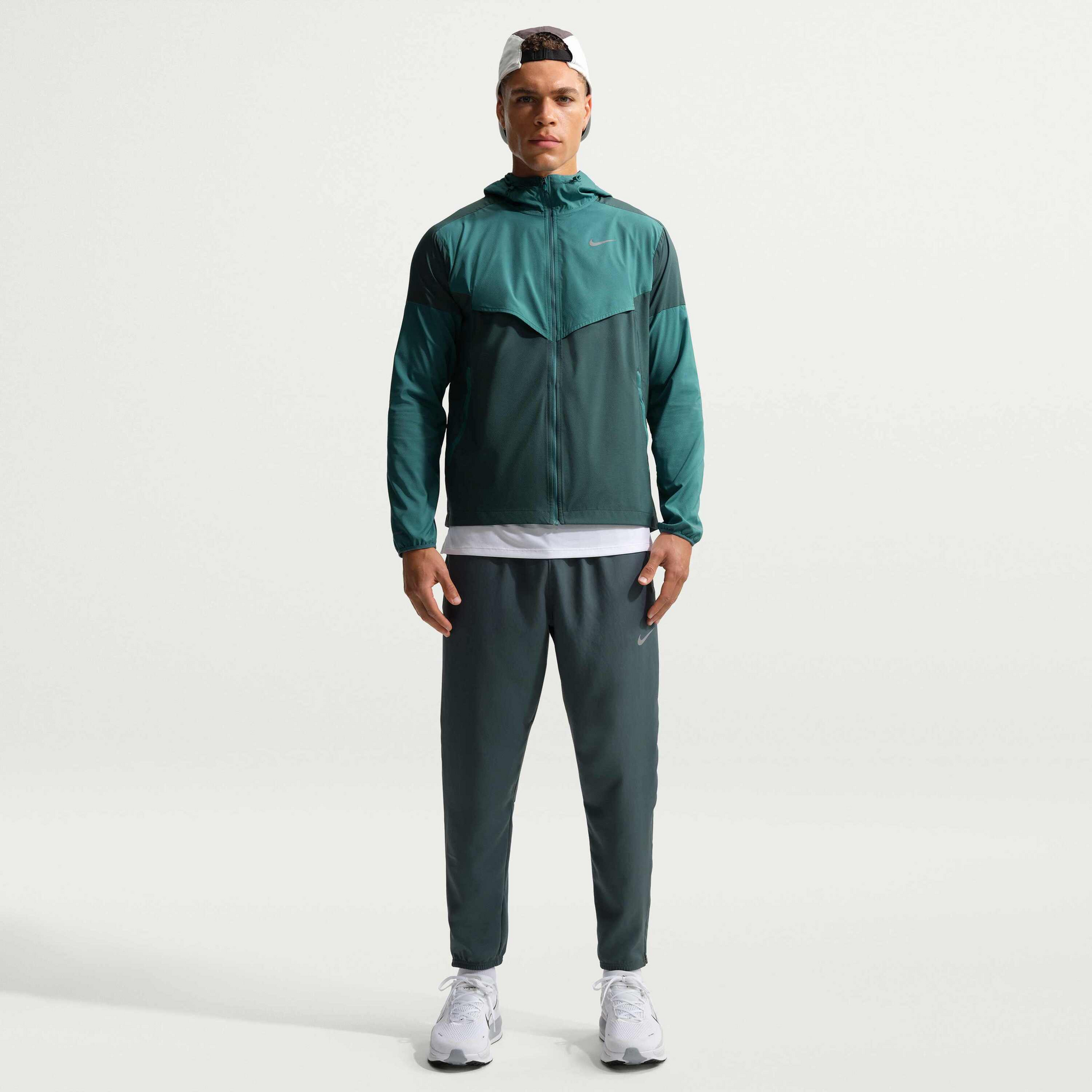 NIKE, Men's Running Jacket Impossibly Light Windrunner