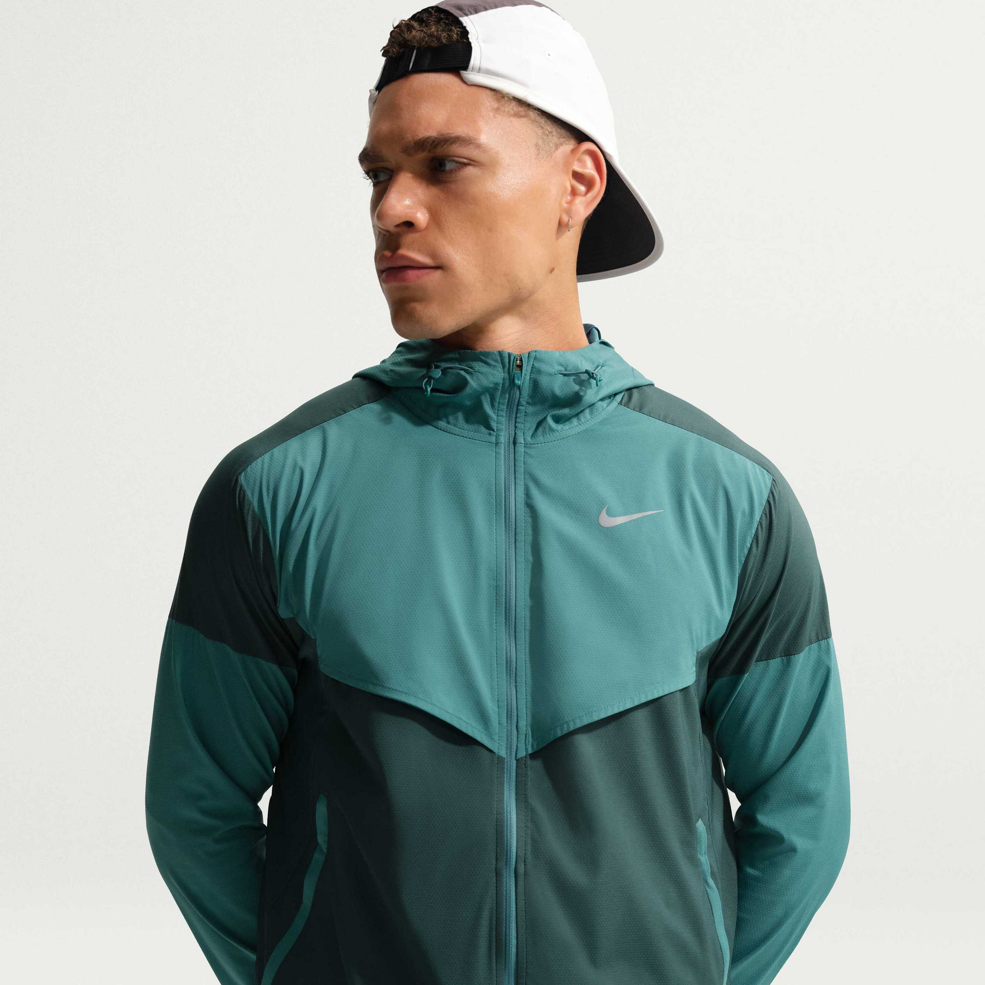 NIKE, Men's Running Jacket Impossibly Light Windrunner