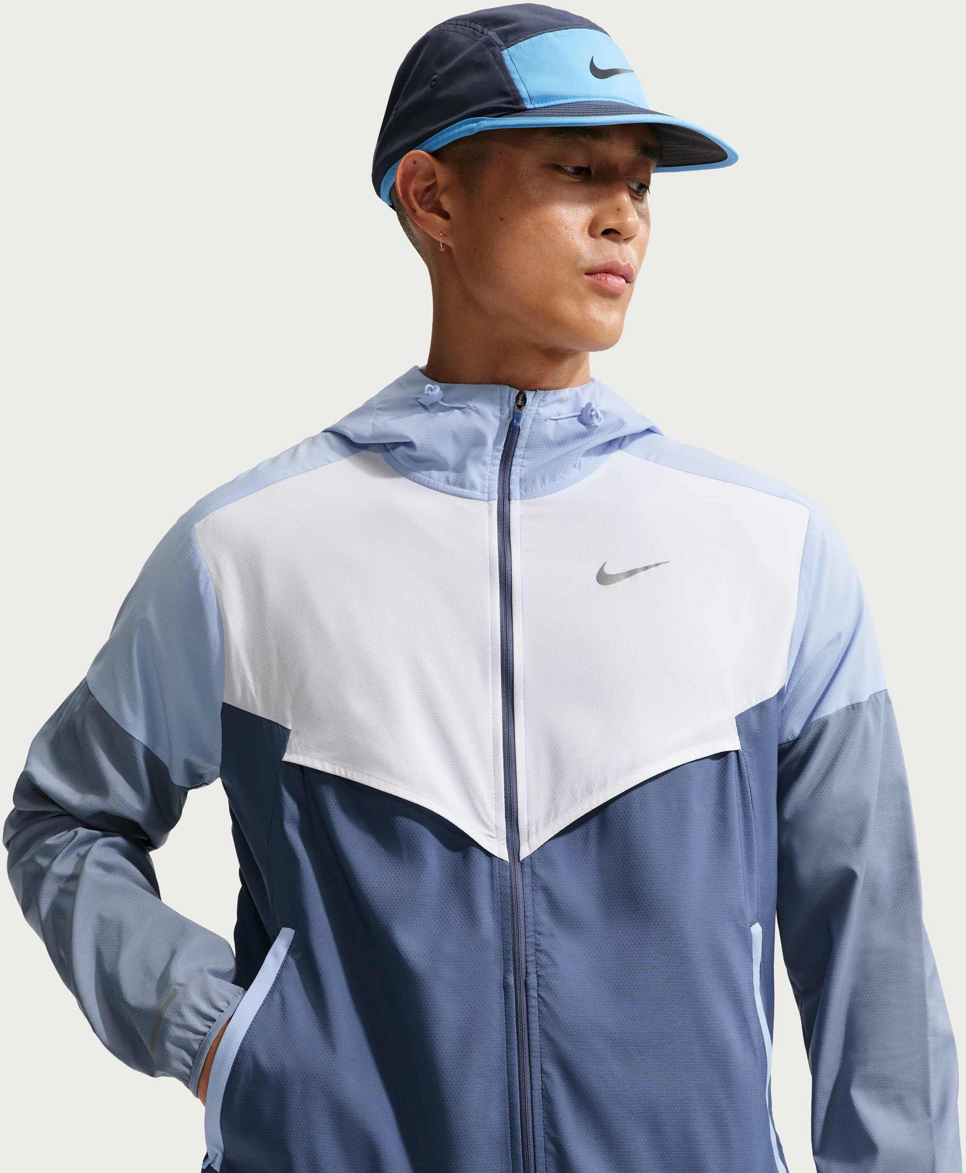 NIKE, Men's Running Jacket Impossibly Light Windrunner