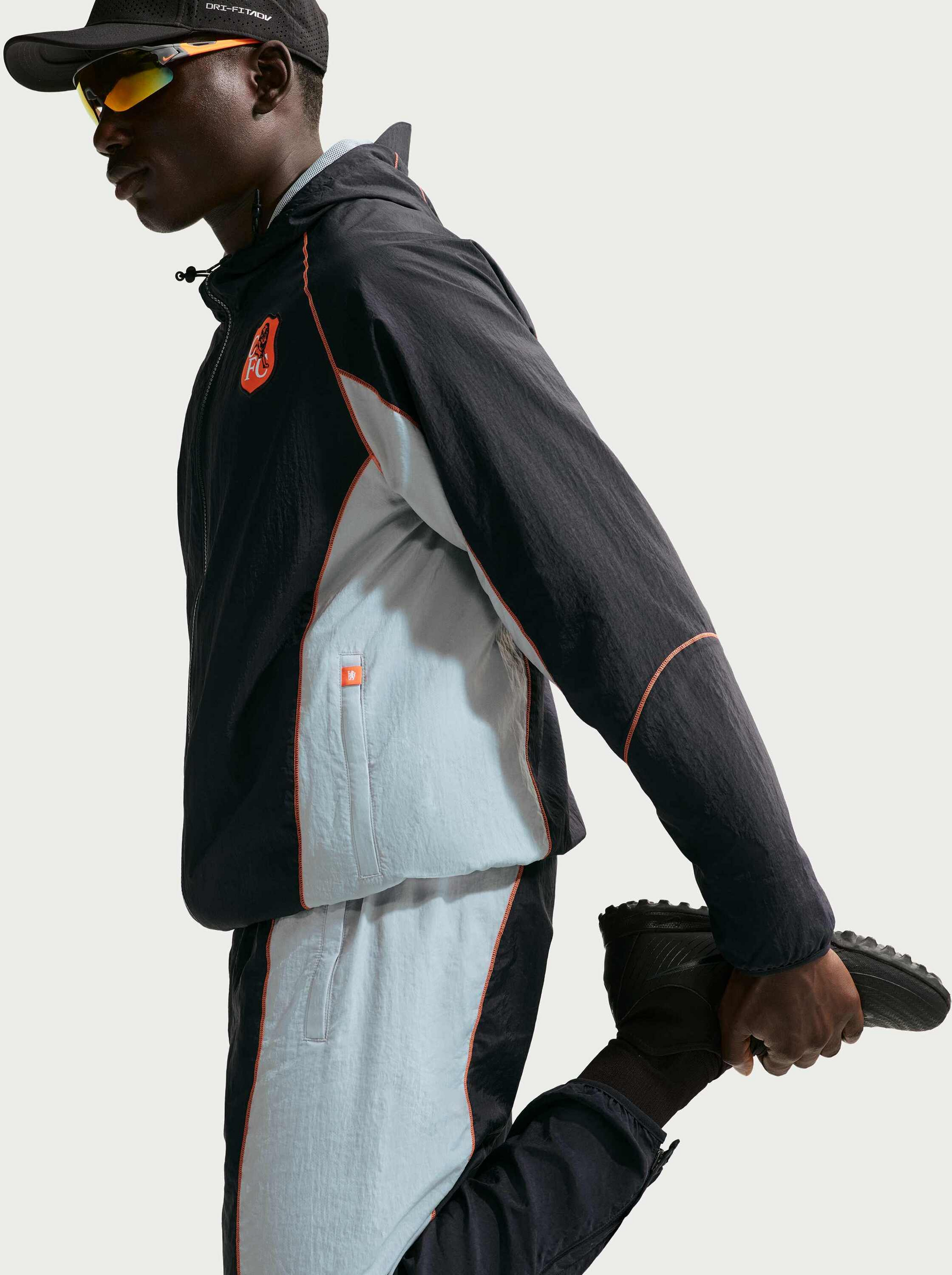 NIKE, Men's Soccer Repel Woven Trousers Chelsea F.c. Strike+ Se