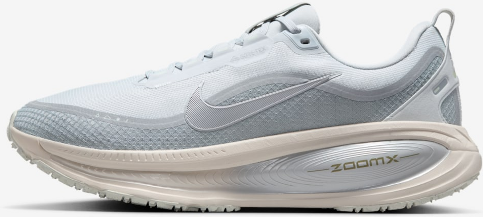 NIKE, Men's Waterproof Road Running Shoes With Reflective Design Accents Vomero 18 Gore-tex