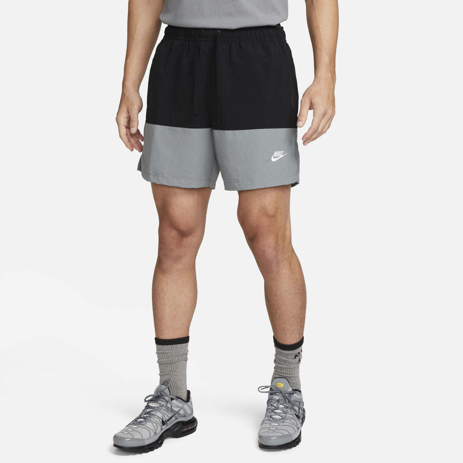 NIKE, Men's Woven Colour-blocked Shorts Club