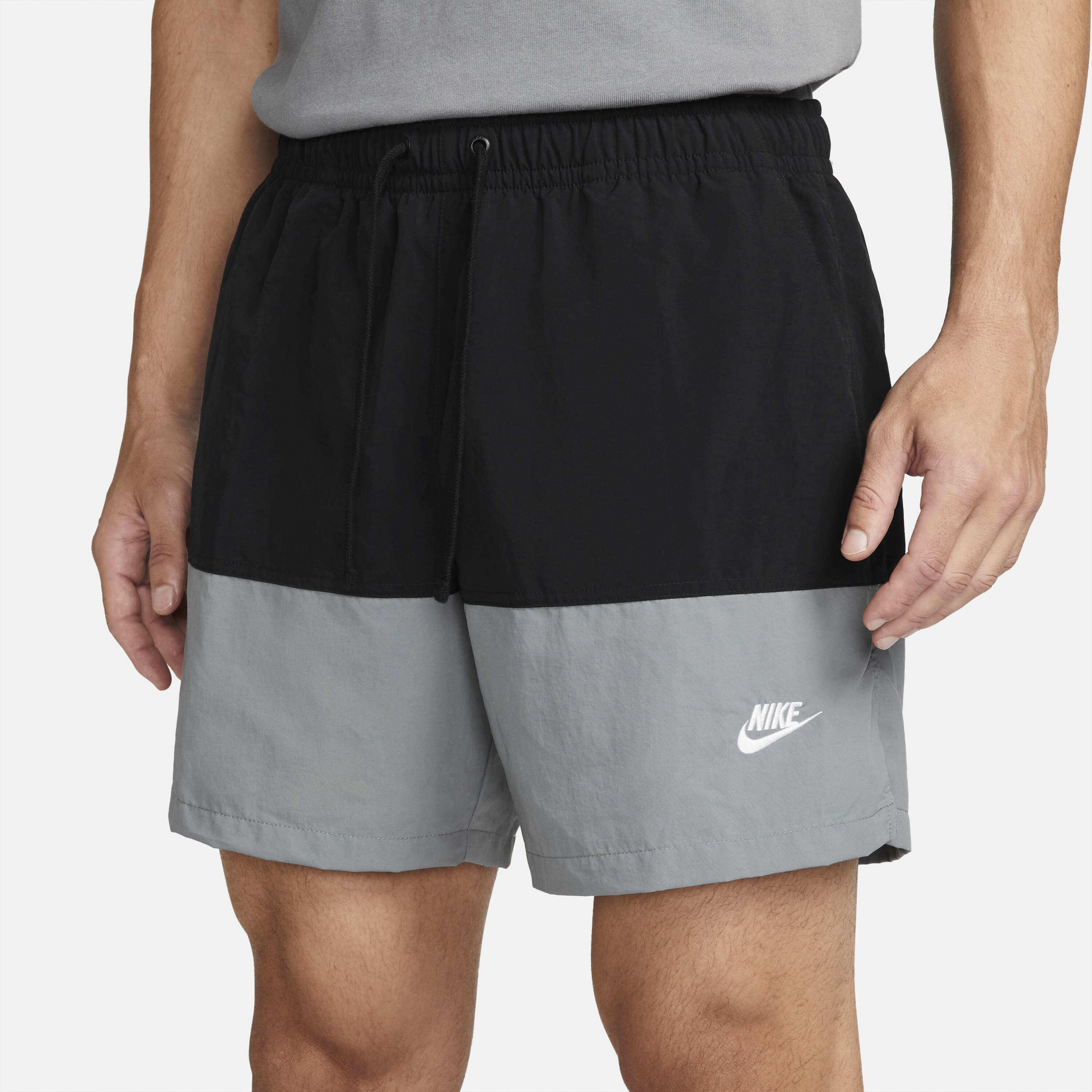 NIKE, Men's Woven Colour-blocked Shorts Club