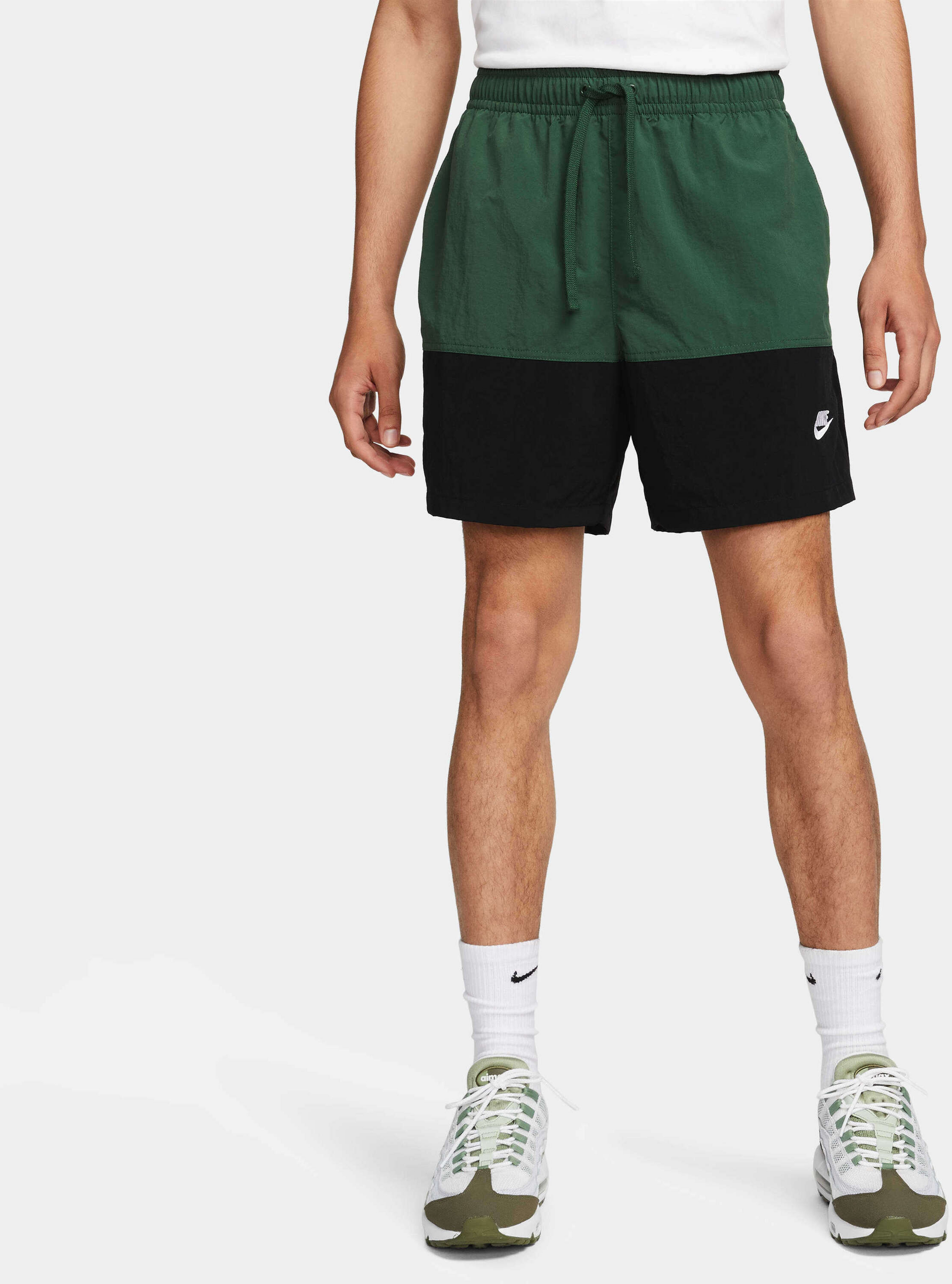 NIKE, Men's Woven Colour-blocked Shorts Club