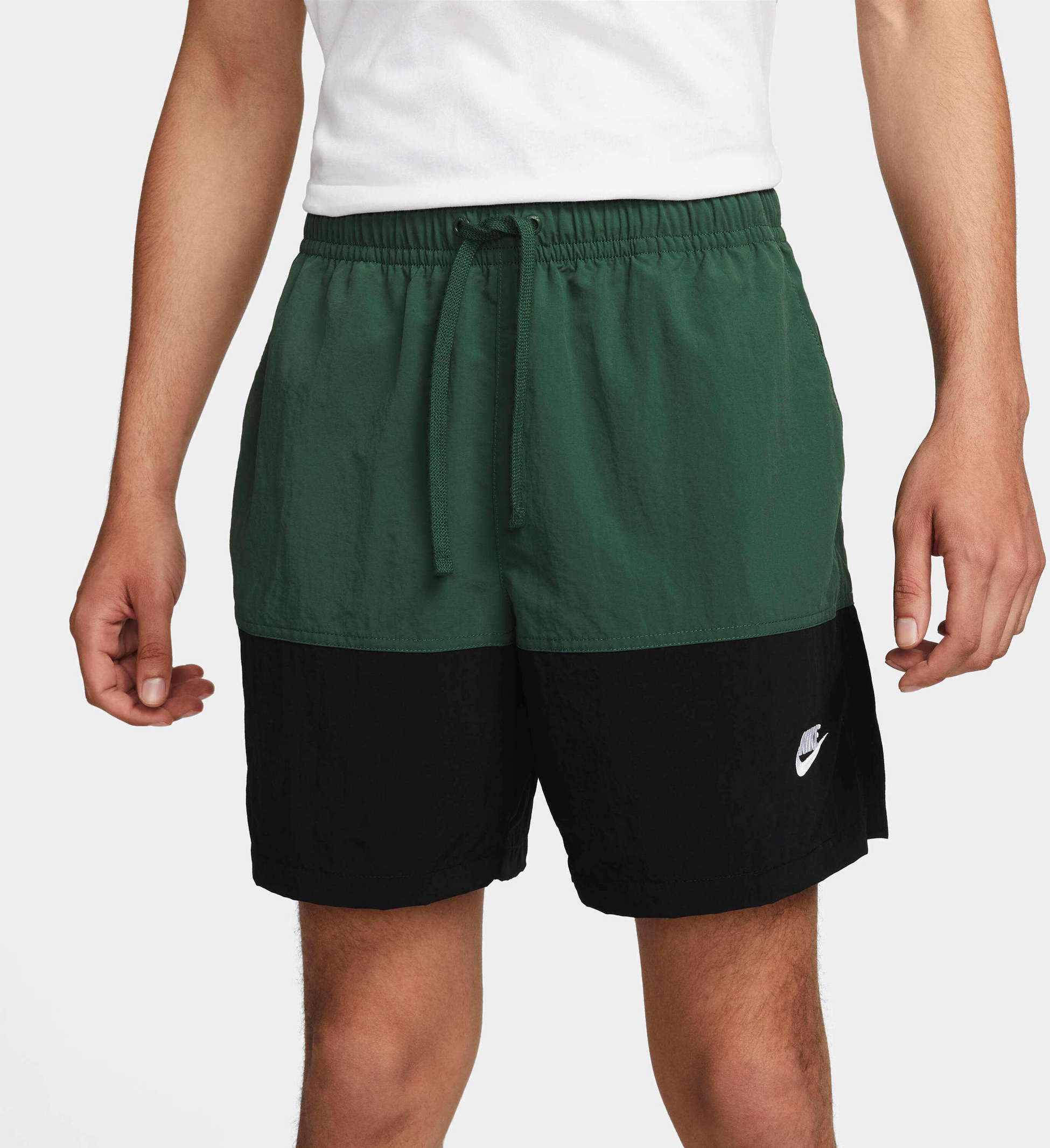 NIKE, Men's Woven Colour-blocked Shorts Club