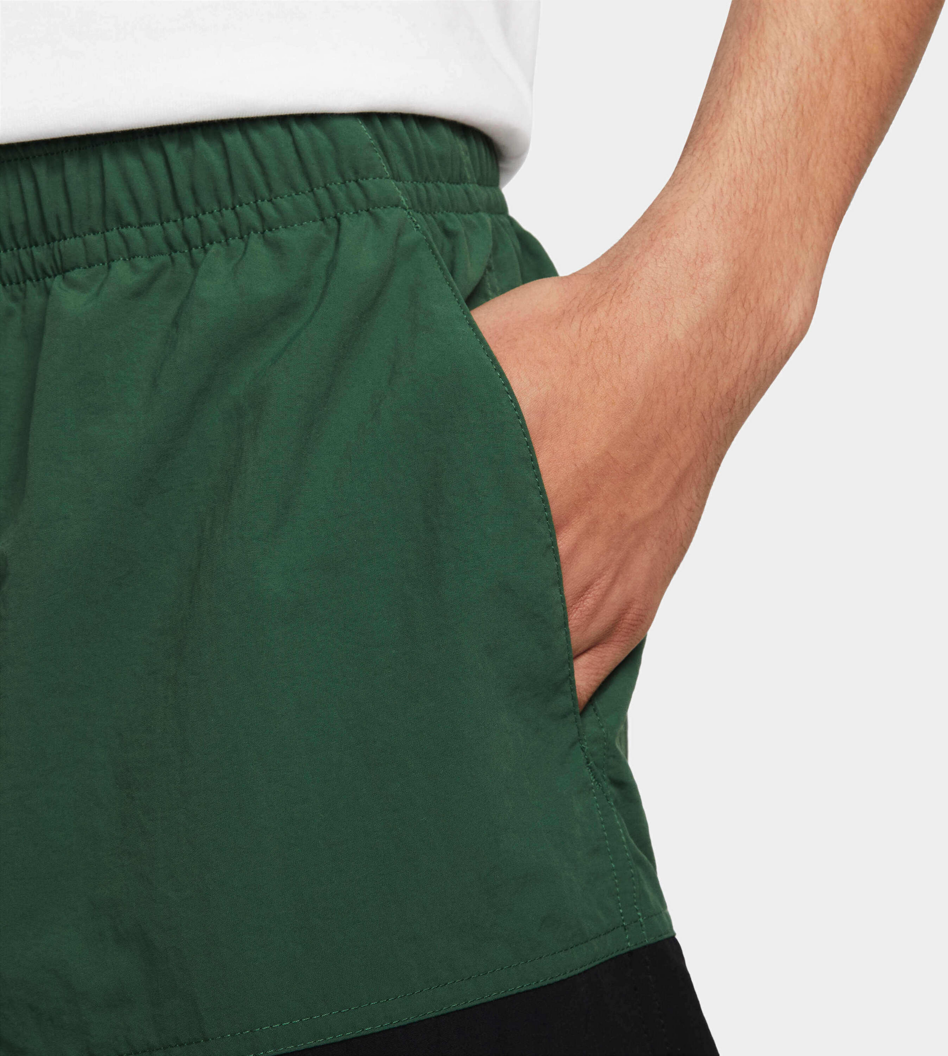 NIKE, Men's Woven Colour-blocked Shorts Club