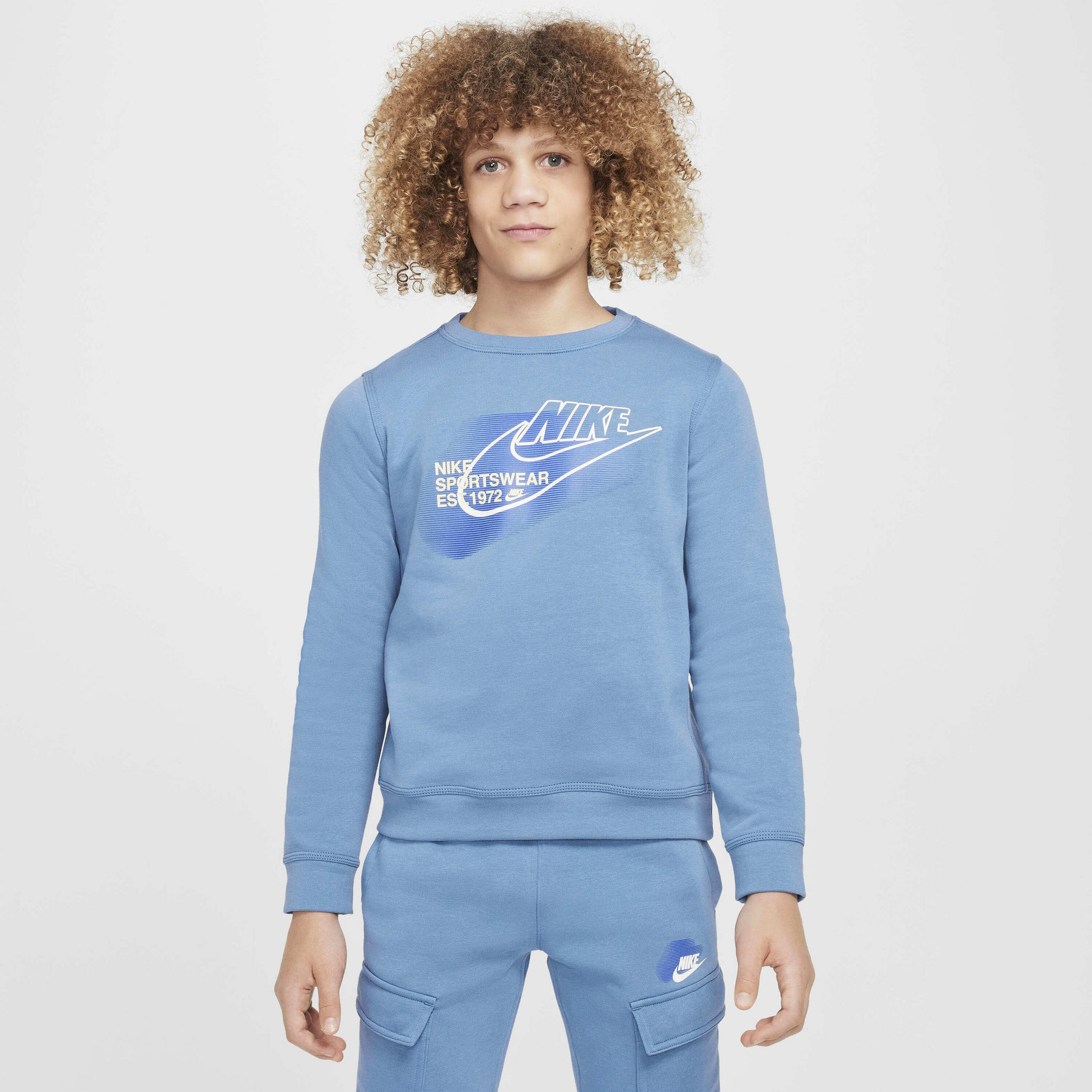 NIKE, Older Kids' (boys') Crew-neck Sweatshirt Sportswear Standard Issue