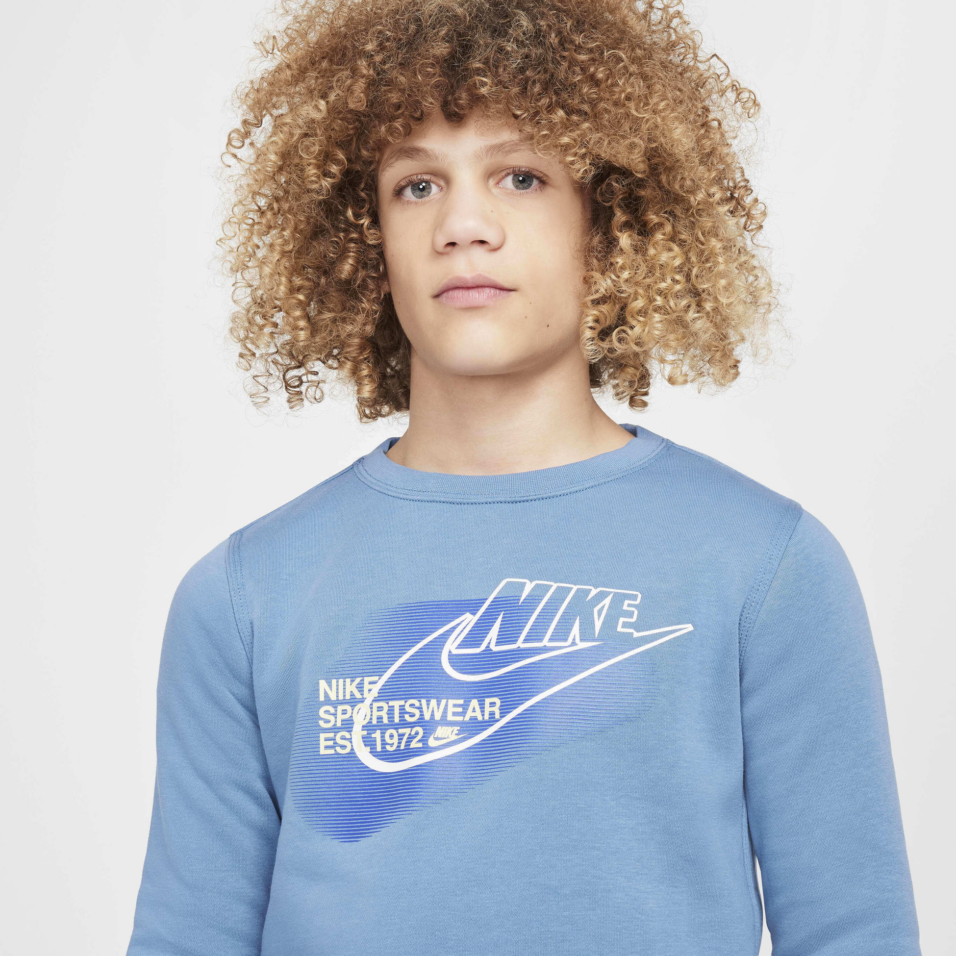 NIKE, Older Kids' (boys') Crew-neck Sweatshirt Sportswear Standard Issue