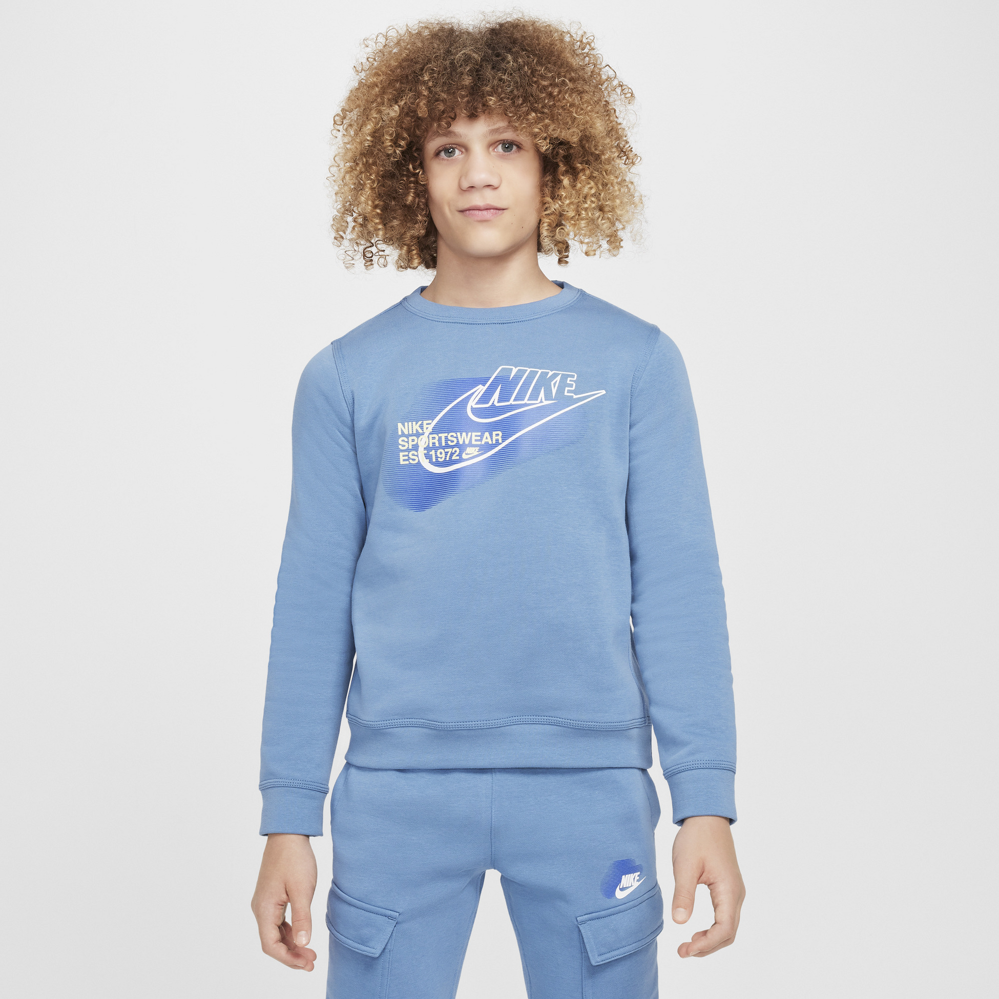 NIKE, Older Kids' (boys') Crew-neck Sweatshirt Sportswear Standard Issue