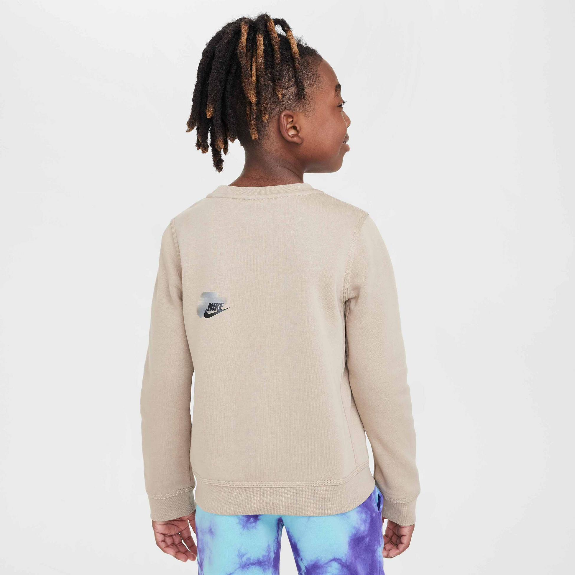 NIKE, Older Kids' (boys') Crew-neck Sweatshirt Sportswear Standard Issue