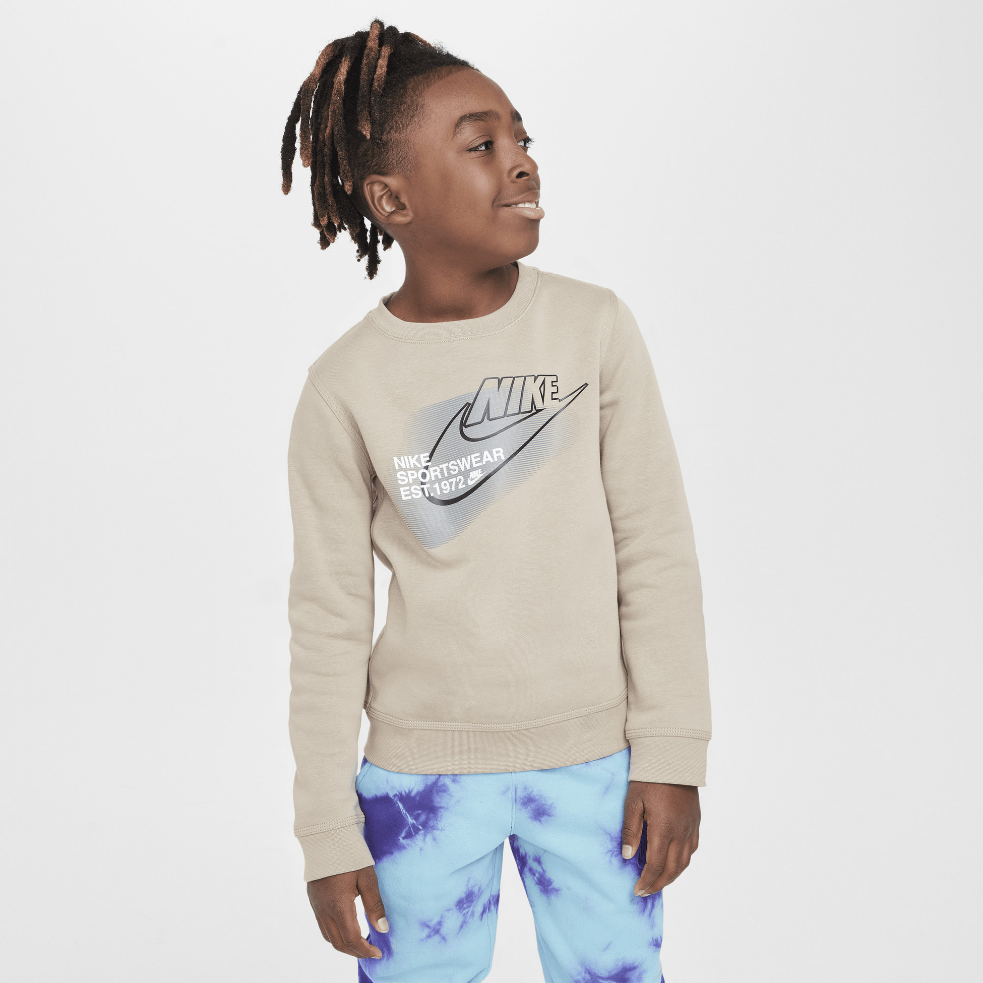 NIKE, Older Kids' (boys') Crew-neck Sweatshirt Sportswear Standard Issue