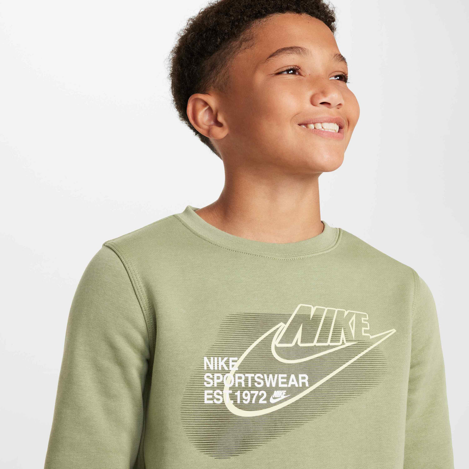 NIKE, Older Kids' (boys') Crew-neck Sweatshirt Sportswear Standard Issue