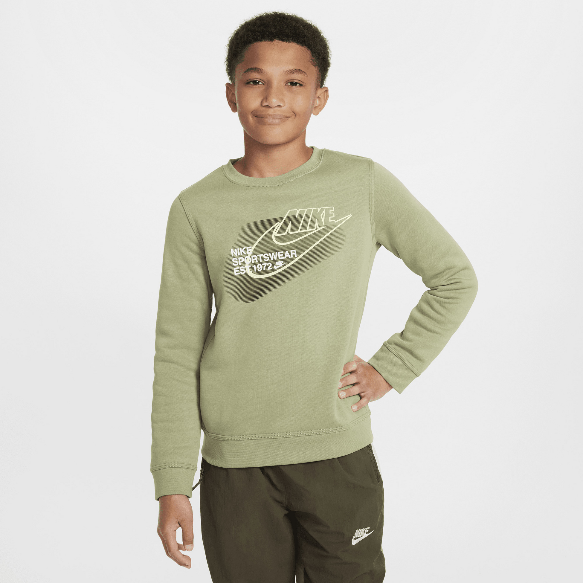 NIKE, Older Kids' (boys') Crew-neck Sweatshirt Sportswear Standard Issue