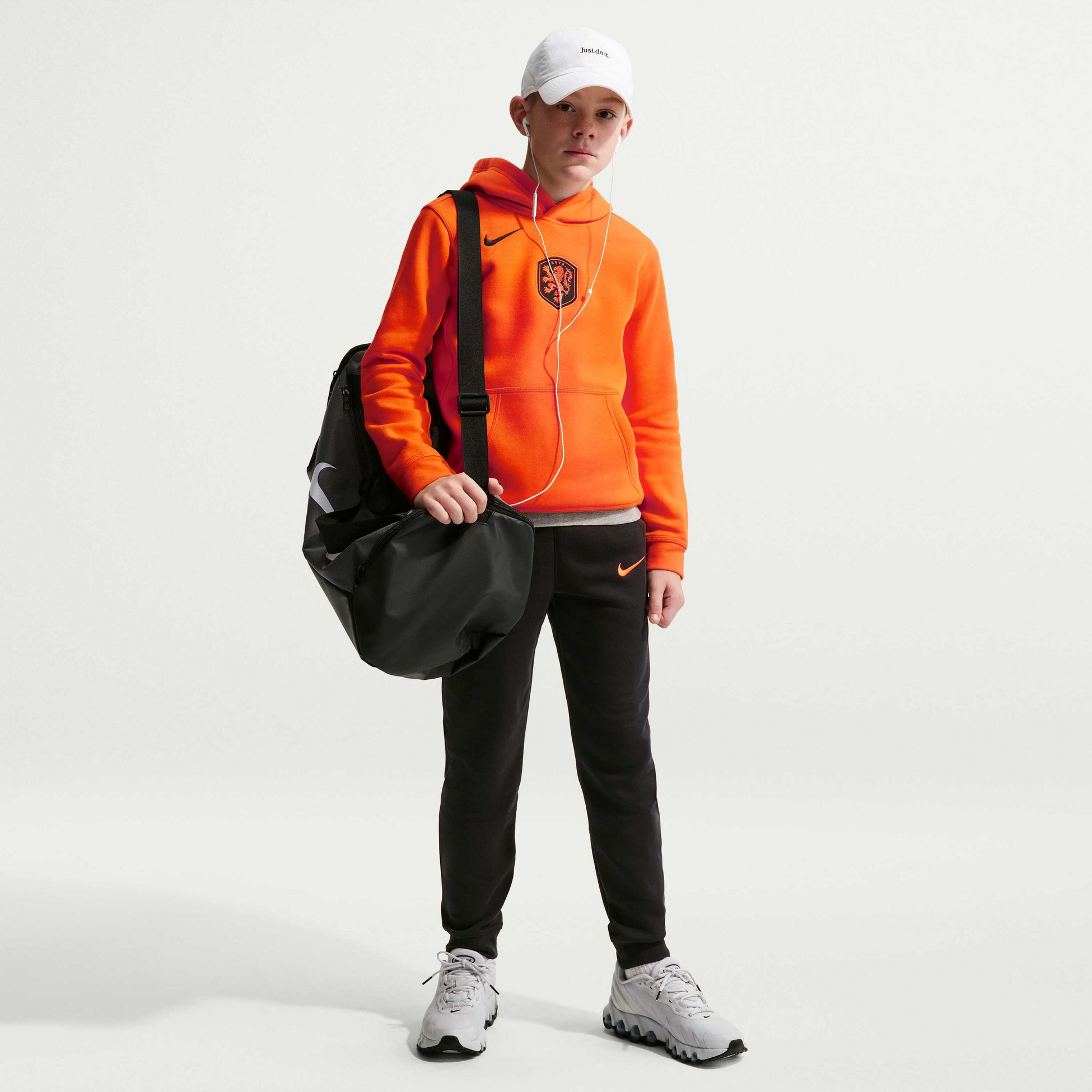 NIKE, Older Kids' (boys') Football Pullover Hoodie Netherlands Club