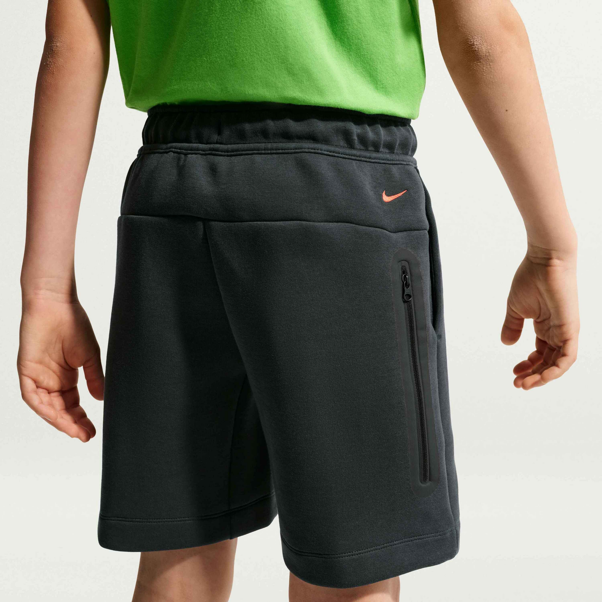 NIKE, Older Kids' (boys') Shorts Sportswear Tech Fleece