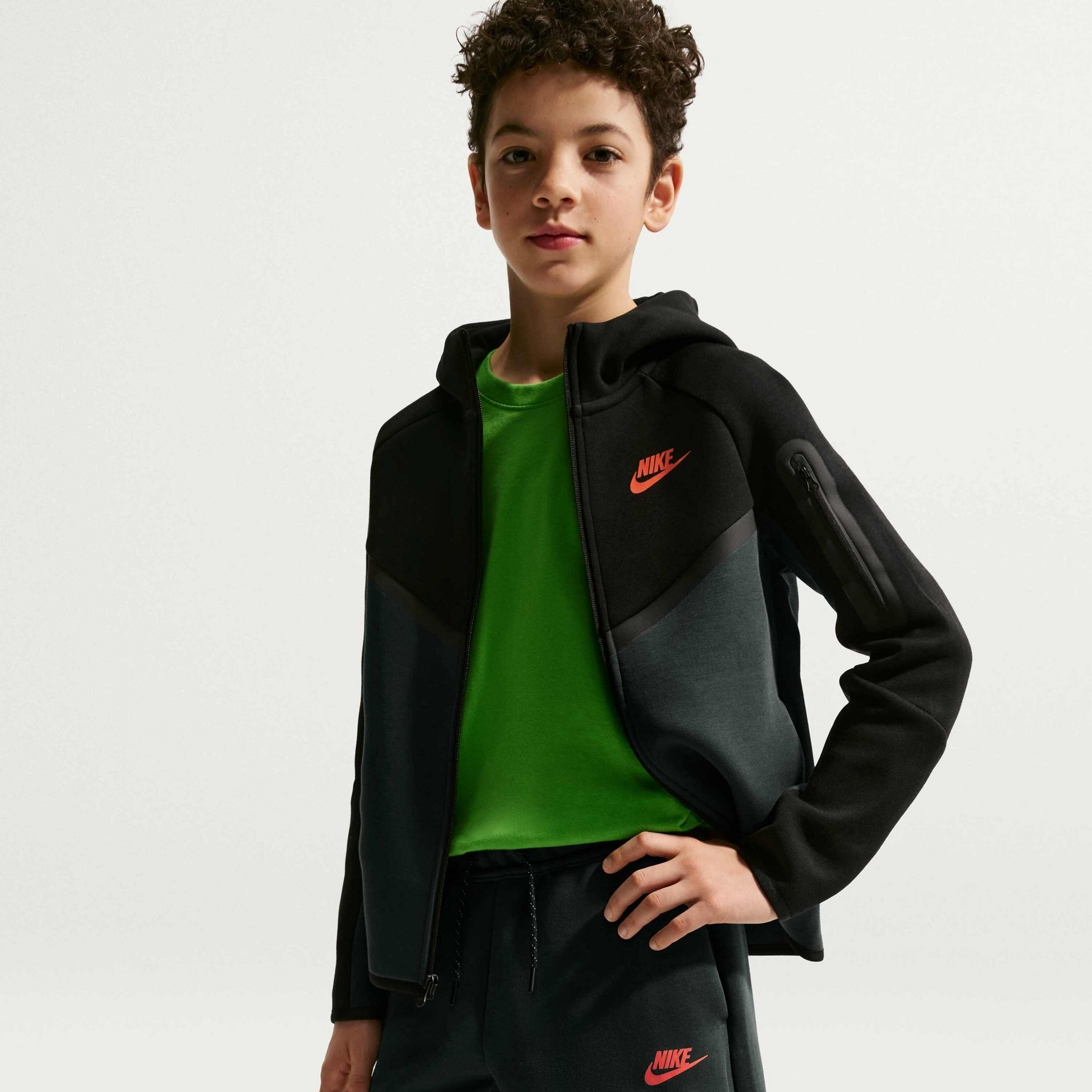 NIKE, Older Kids' (boys') Shorts Sportswear Tech Fleece