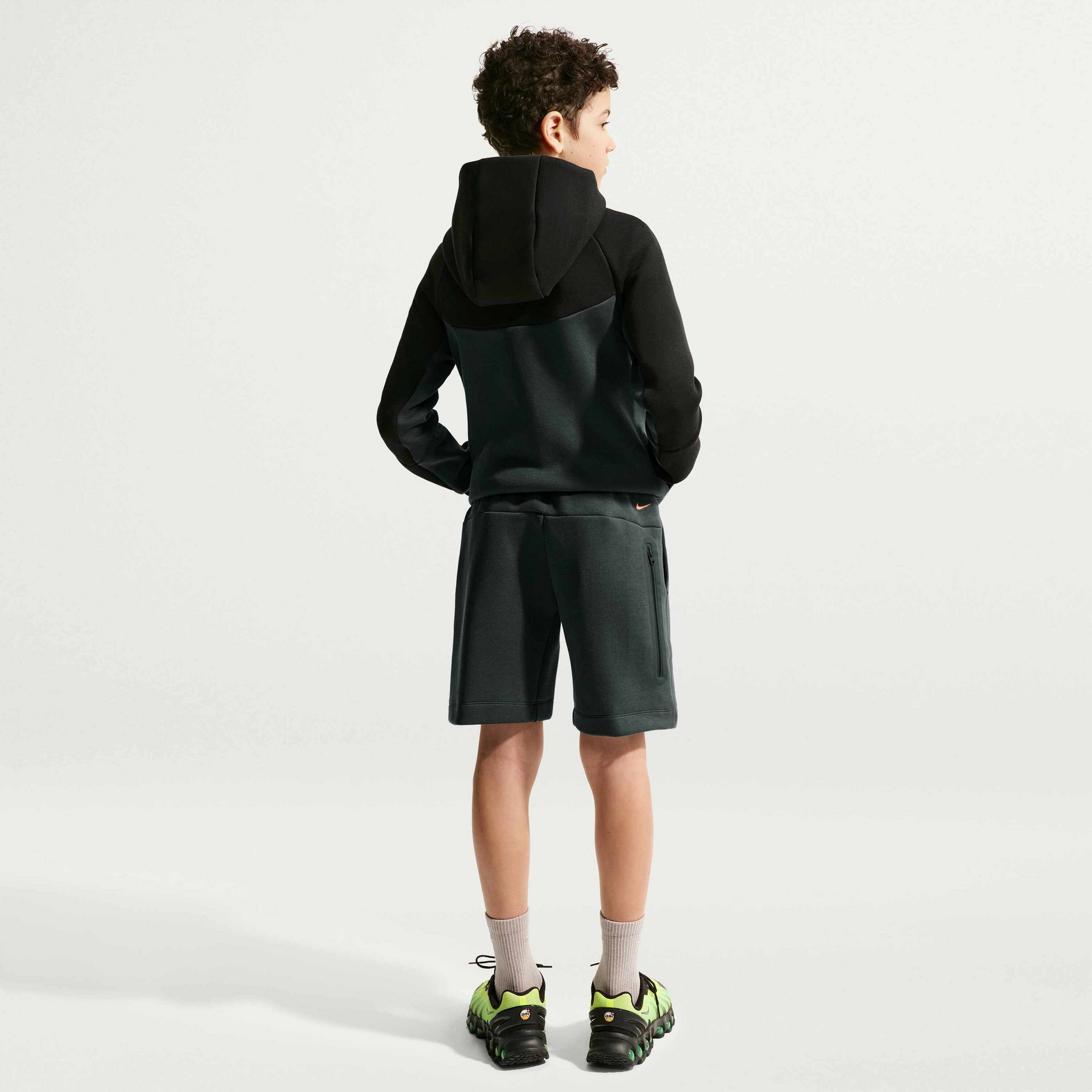 NIKE, Older Kids' (boys') Shorts Sportswear Tech Fleece