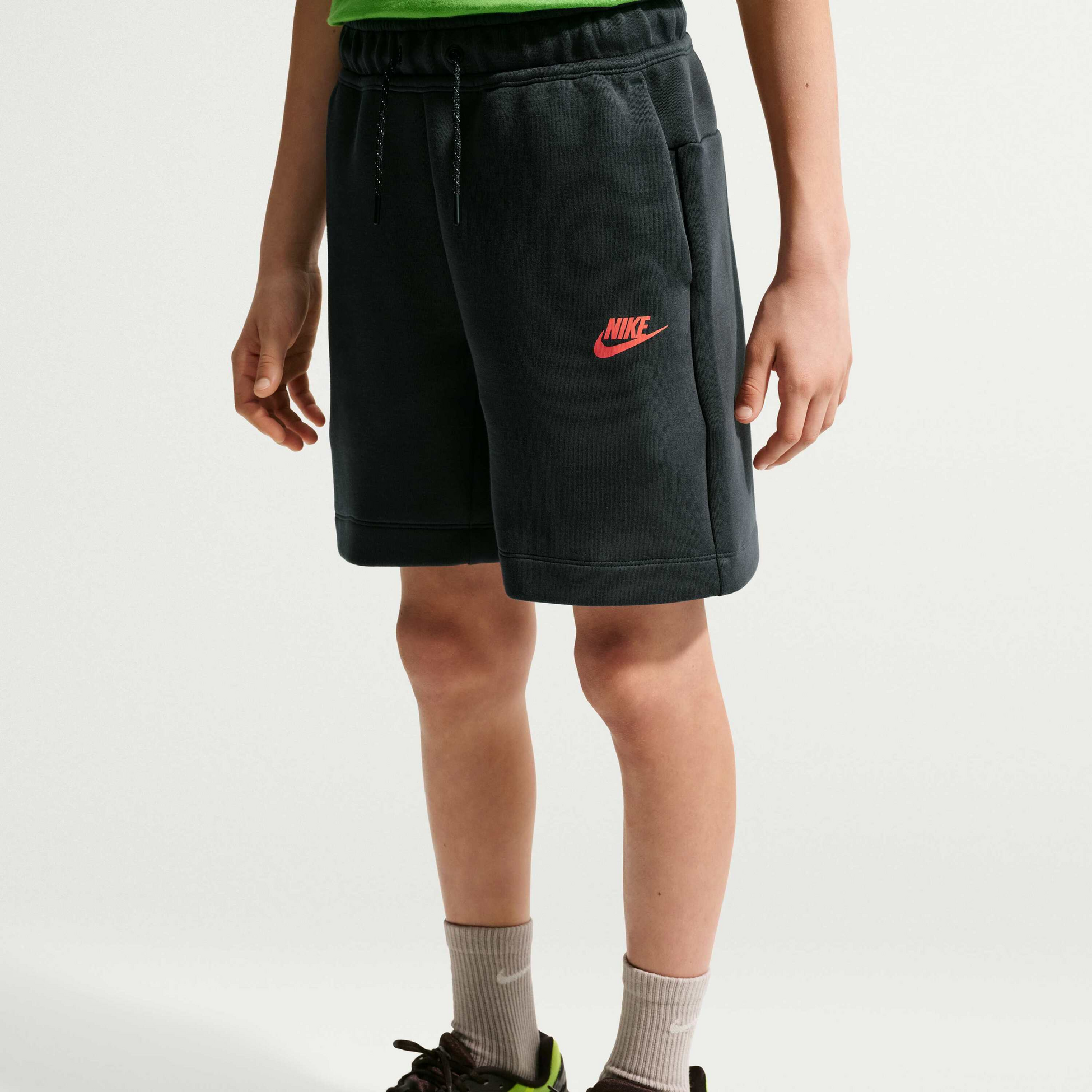 NIKE, Older Kids' (boys') Shorts Sportswear Tech Fleece