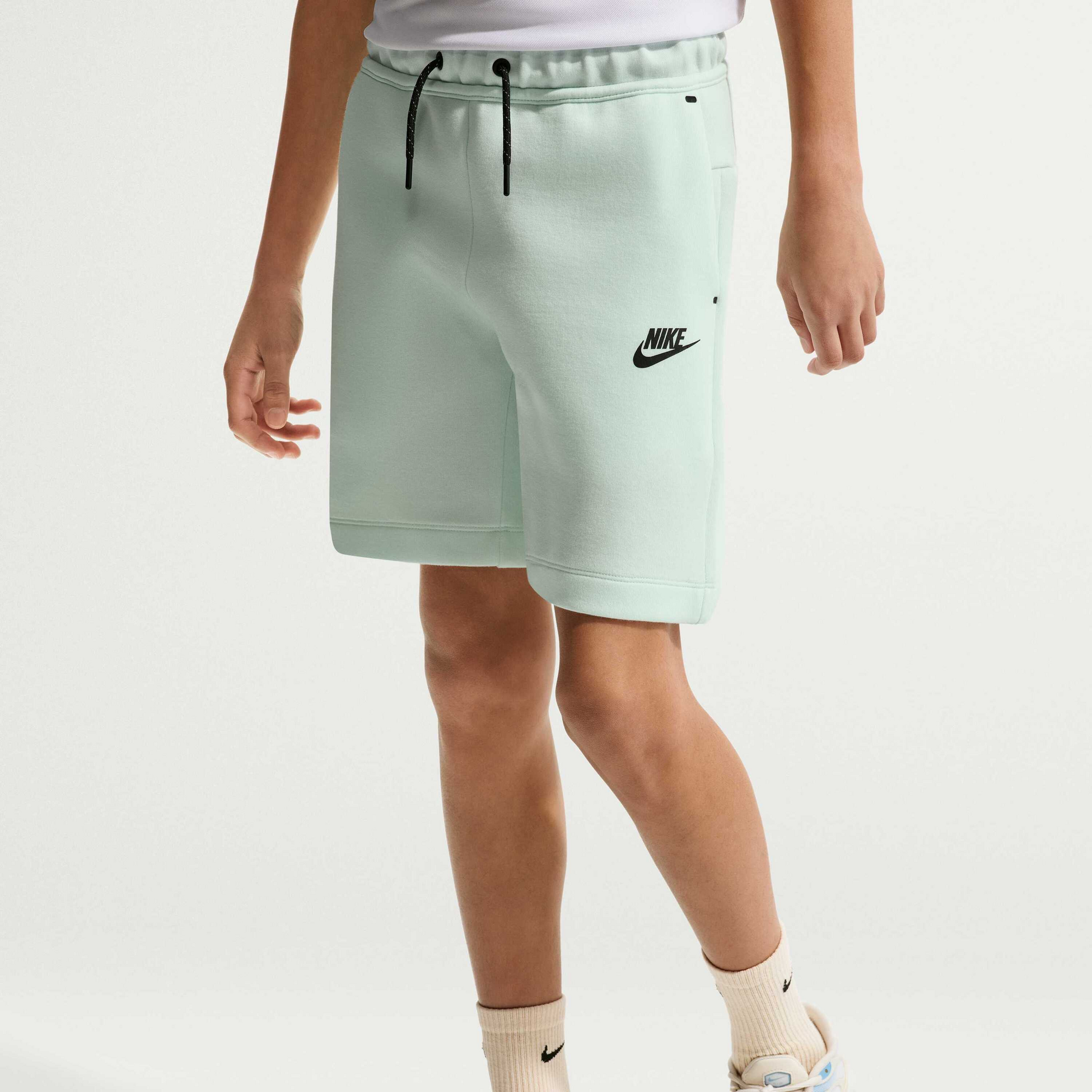 NIKE, Older Kids' (boys') Shorts Sportswear Tech Fleece