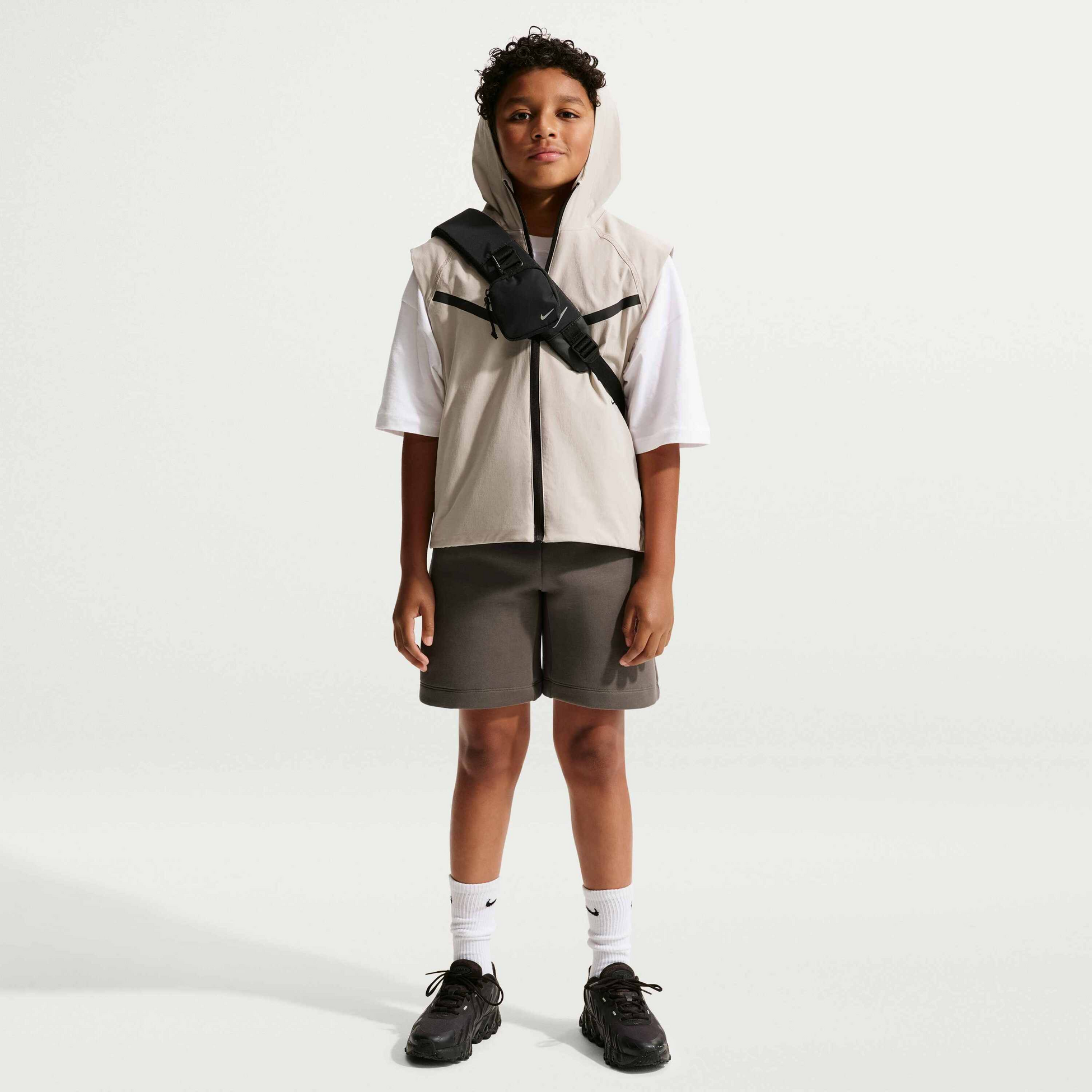 NIKE, Older Kids' (boys') Shorts Sportswear Tech Fleece